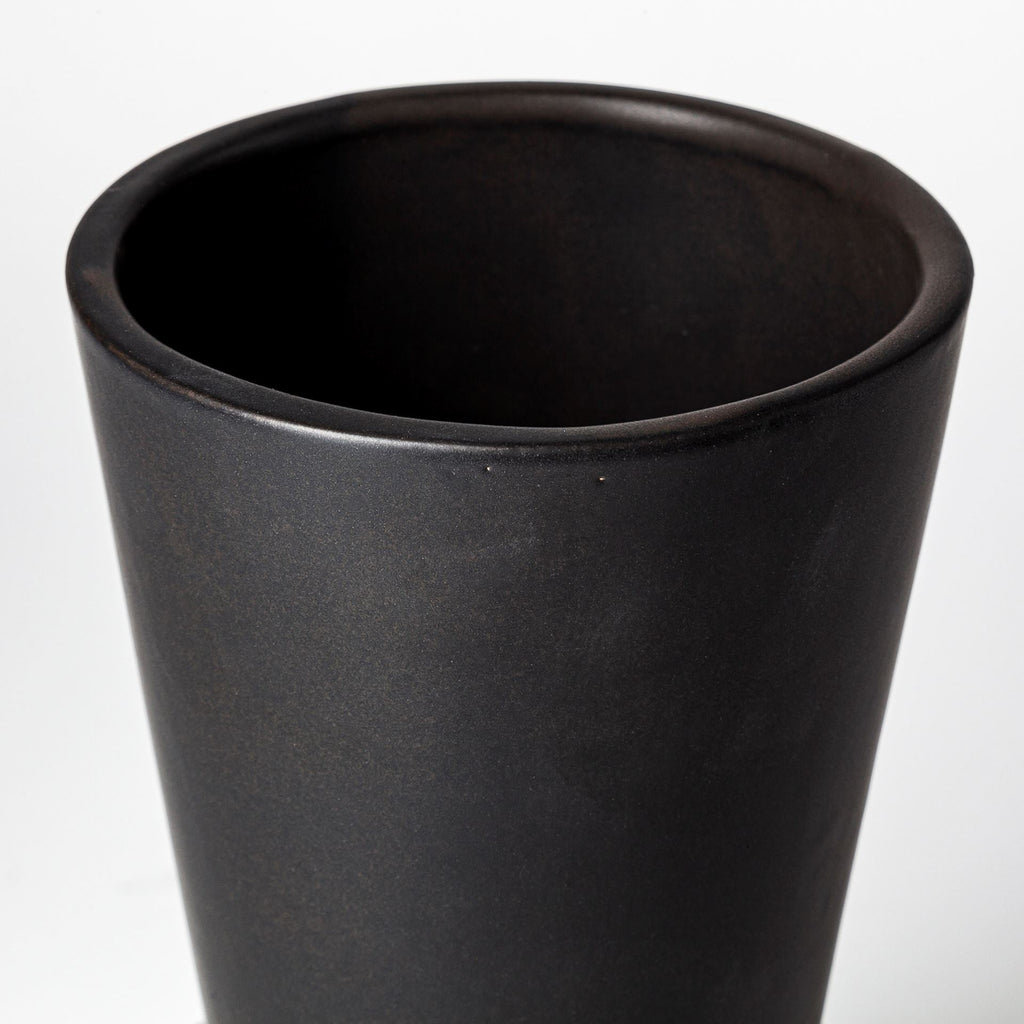 Mercana Laforge 5.5" x 5.5" x 9.4" Ceramic Vase