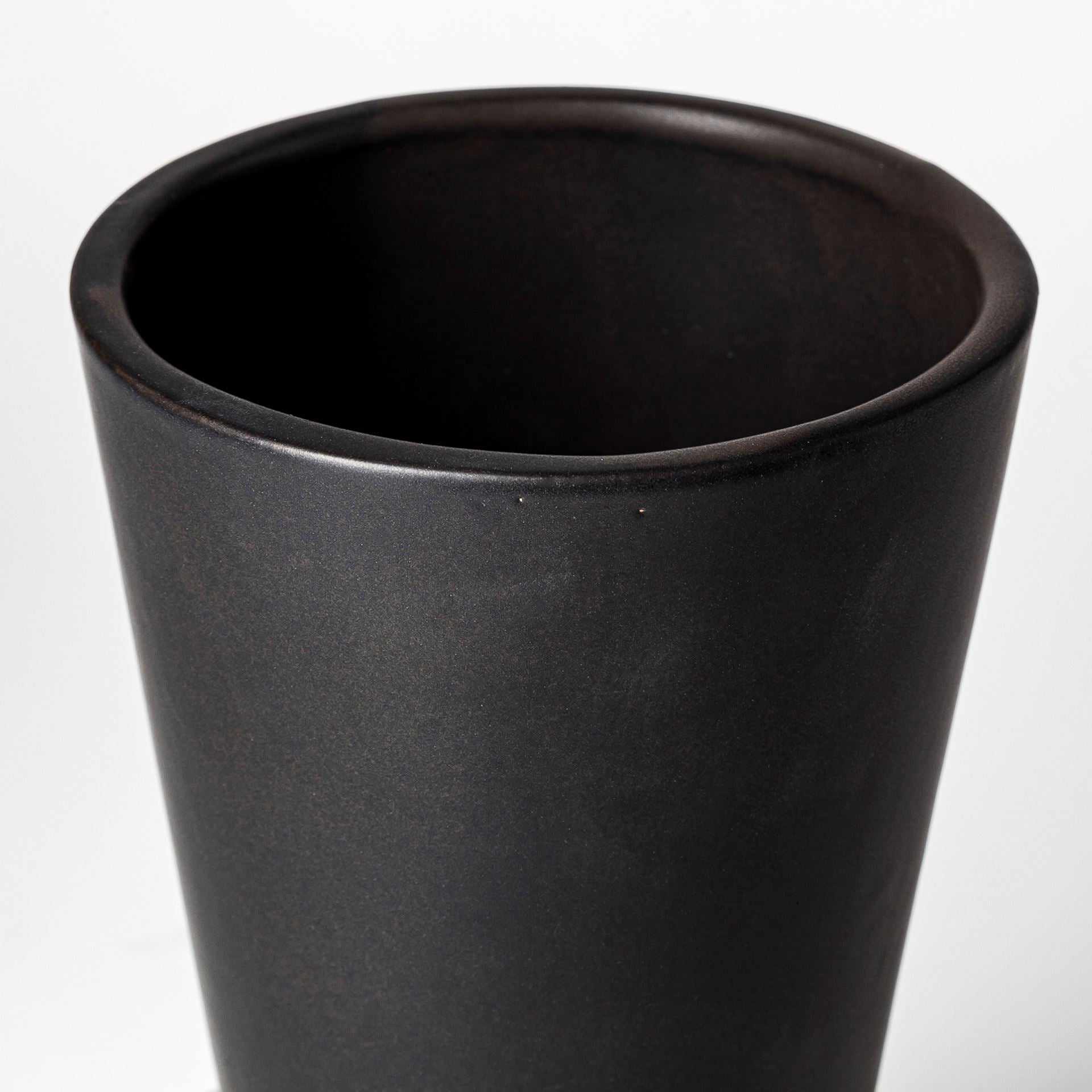 Mercana Laforge 5.5" x 5.5" x 9.4" Ceramic Vase