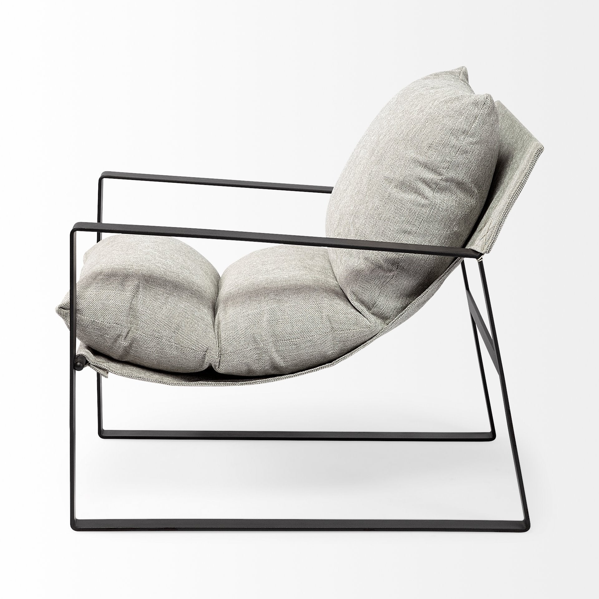 Mercana Guilia 26.8" x 34.9" x 30" Metal Side Chair