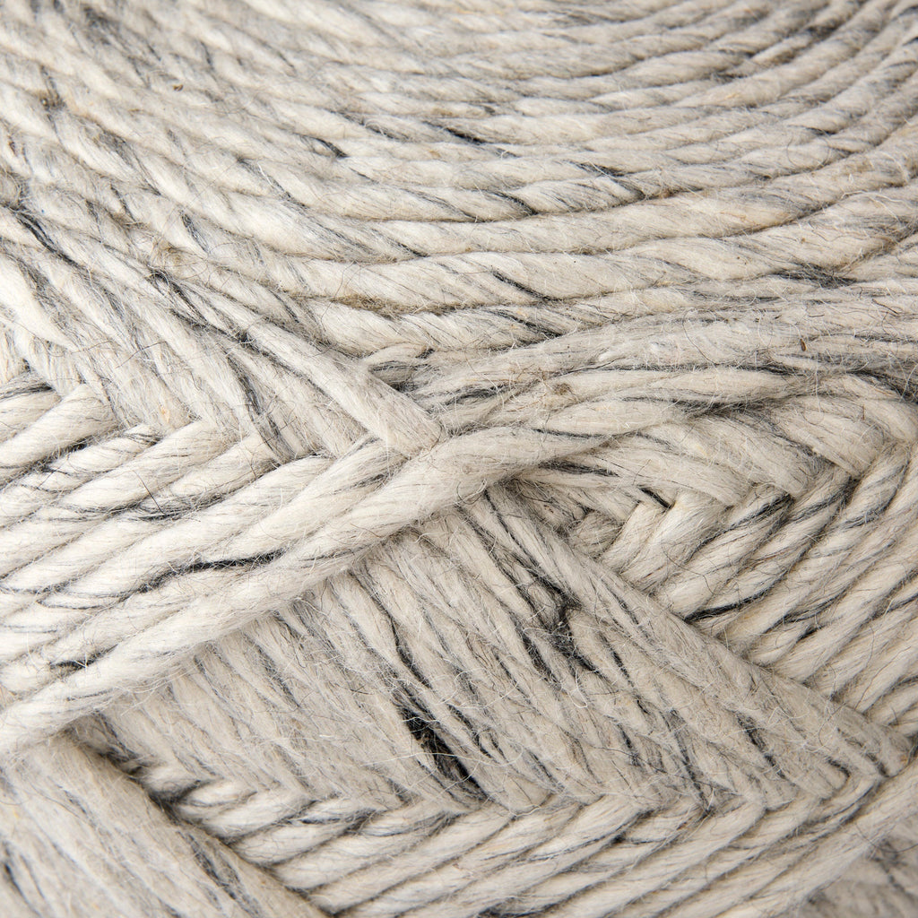 Mercana Esfera 17.8" x 15.8" x 15.8" Pouf