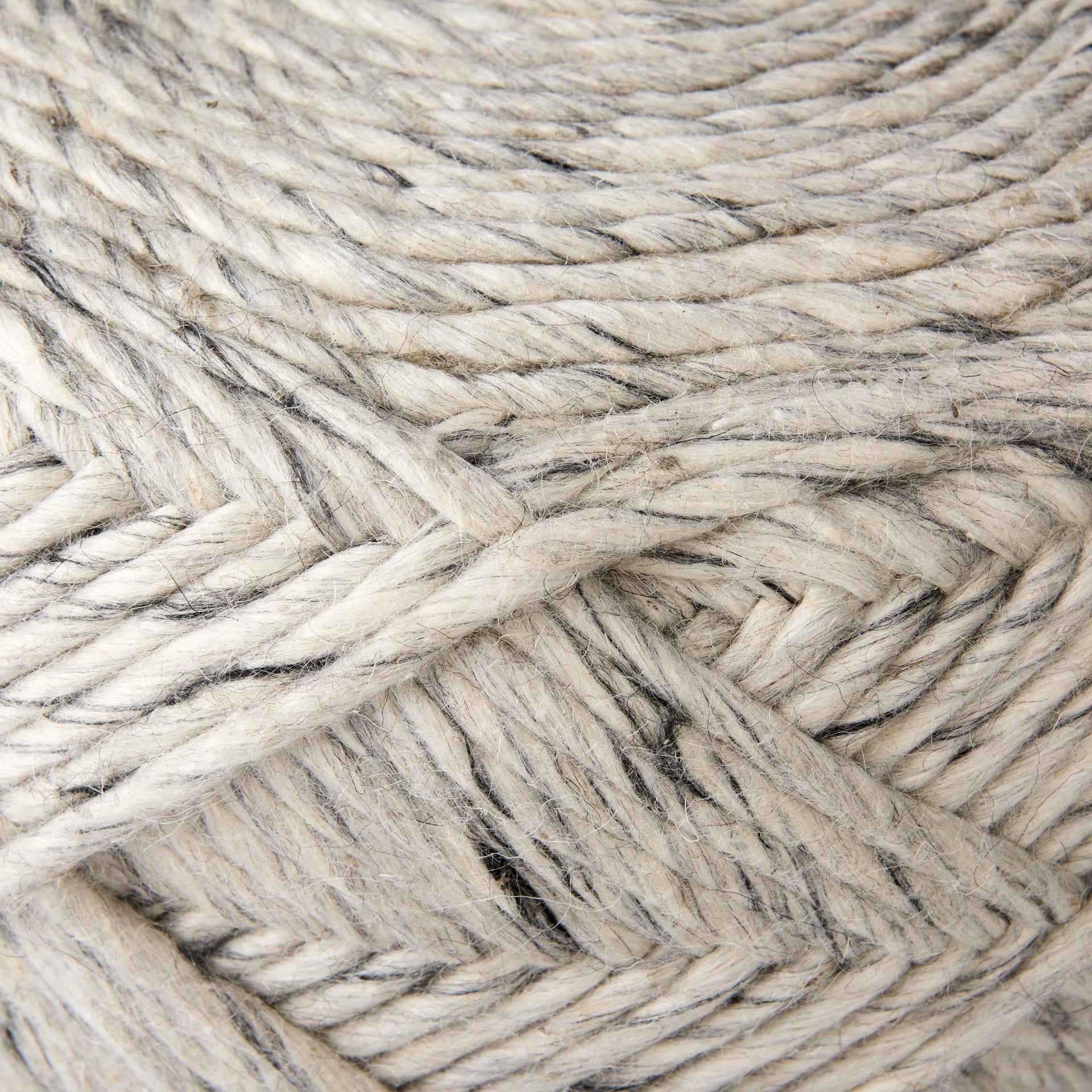 Mercana Esfera 17.8" x 15.8" x 15.8" Pouf