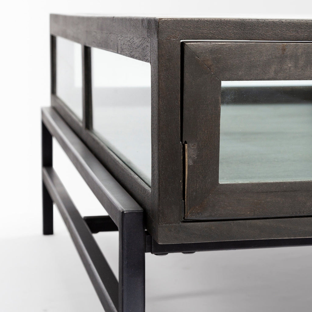 Mercana Arelius 43.5" x 43.5" x 15" Coffee Table