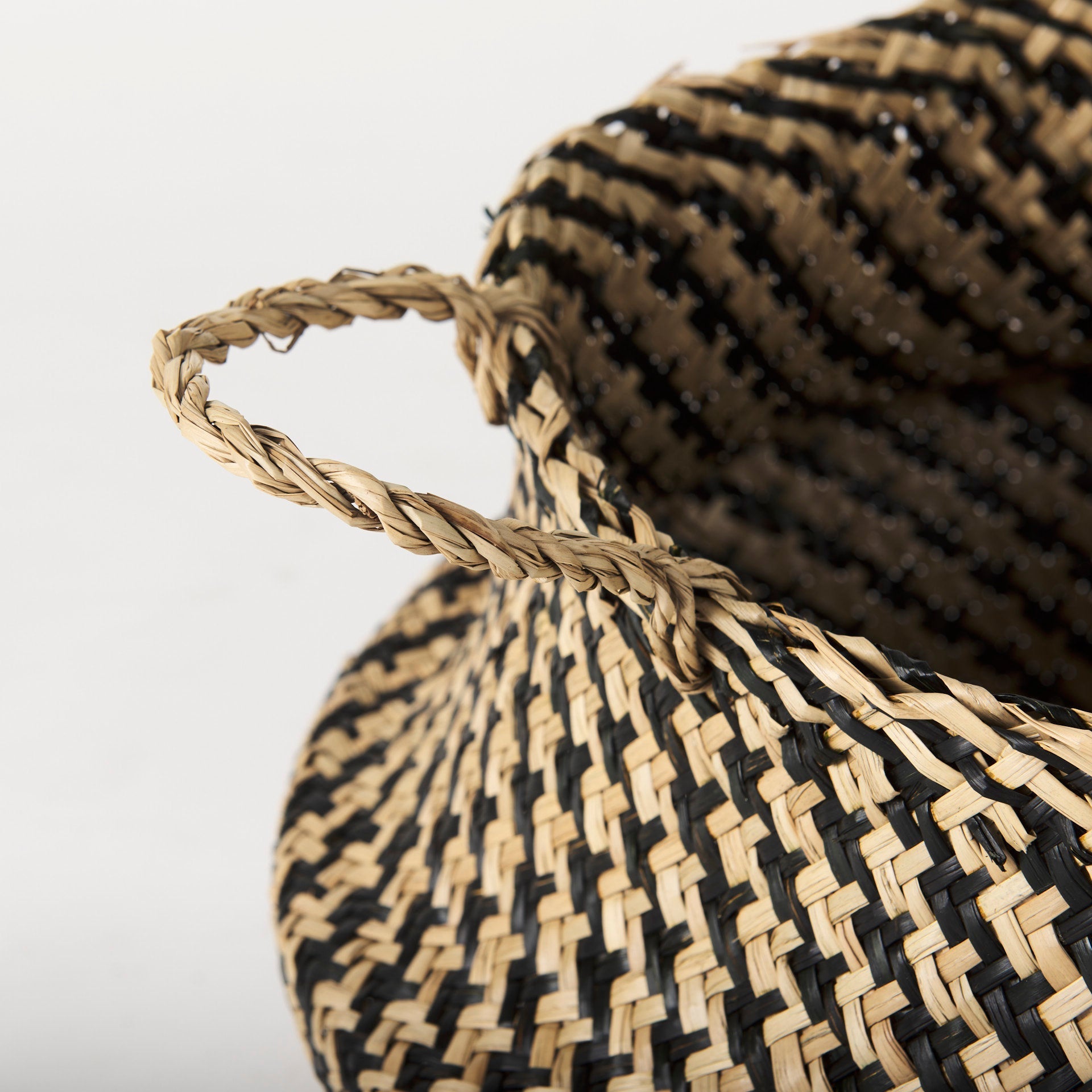 Mercana Gaia 17.7" x 17.7" x 20.5" Basket