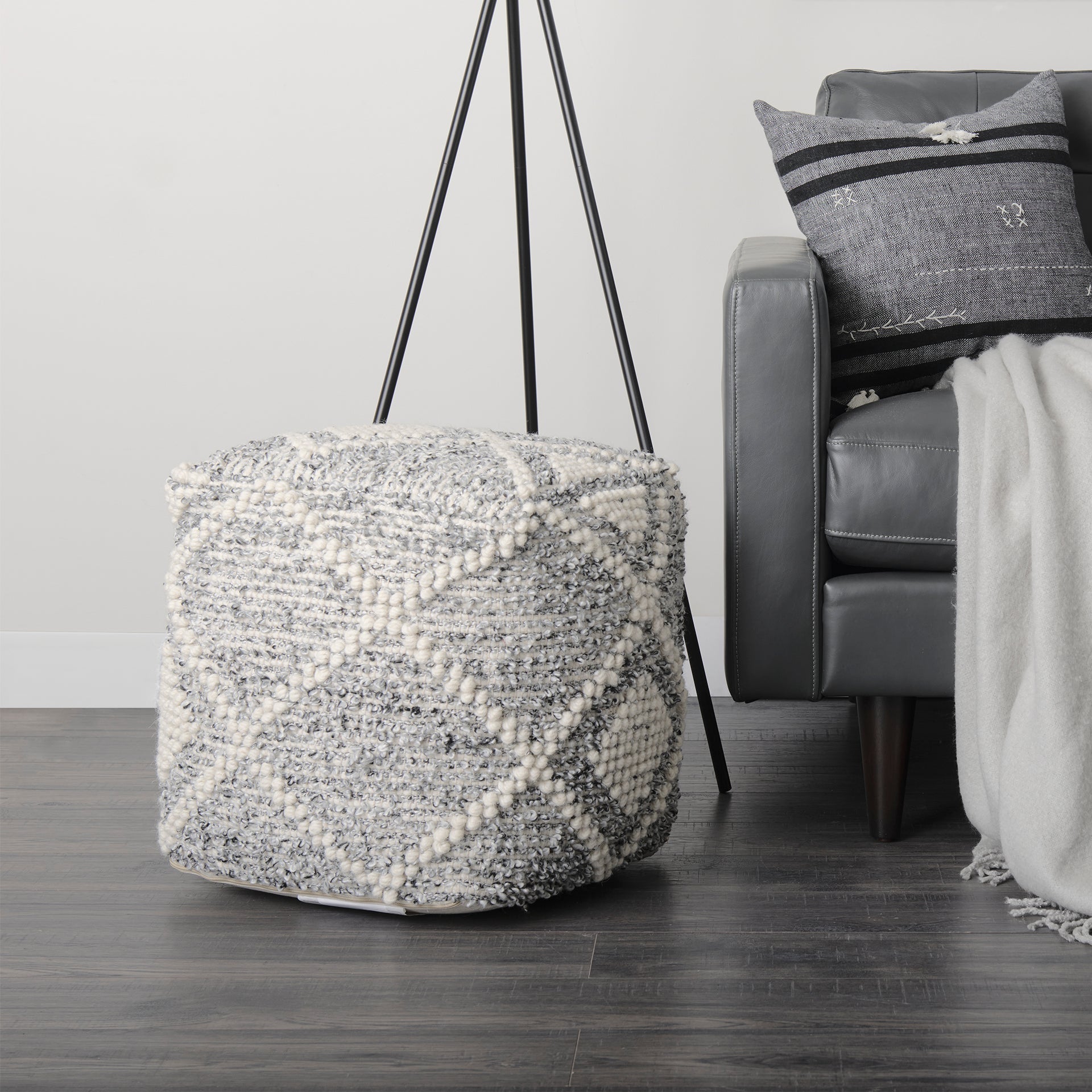 Mercana Ekiya 16" x 16" x 16" Pouf
