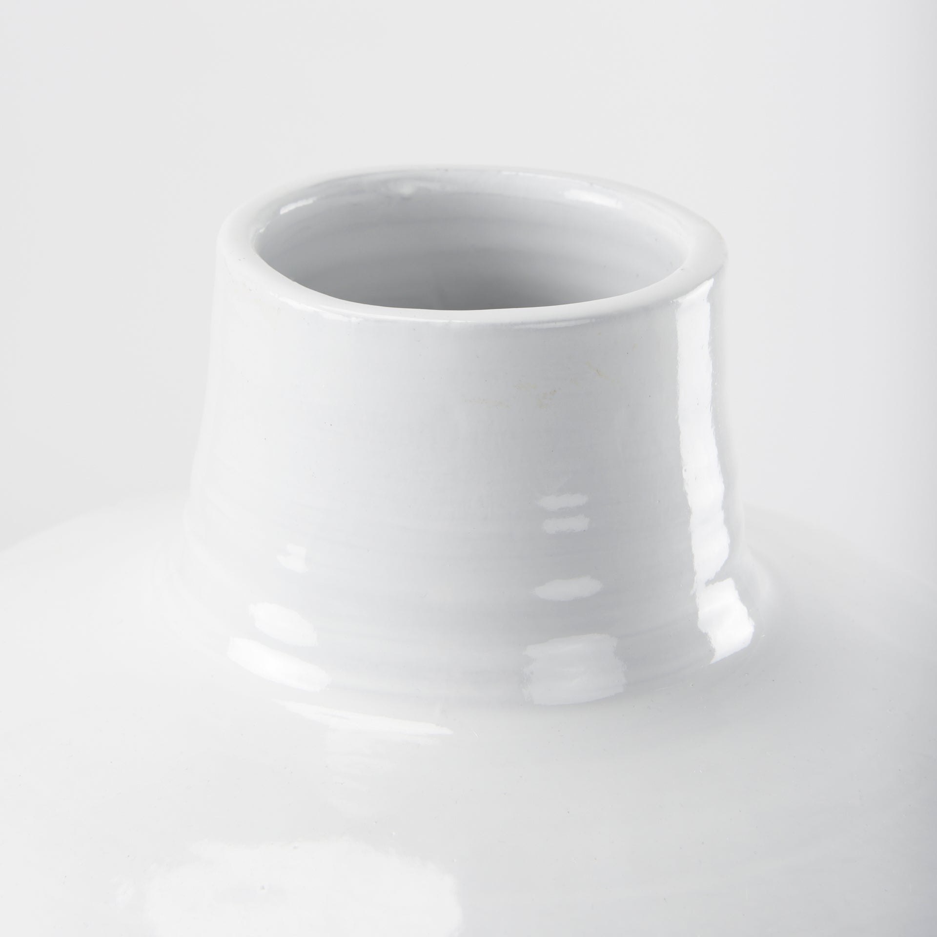Mercana Amos 20.5" x 20.5" x 31.9" Ceramic Floor Vase