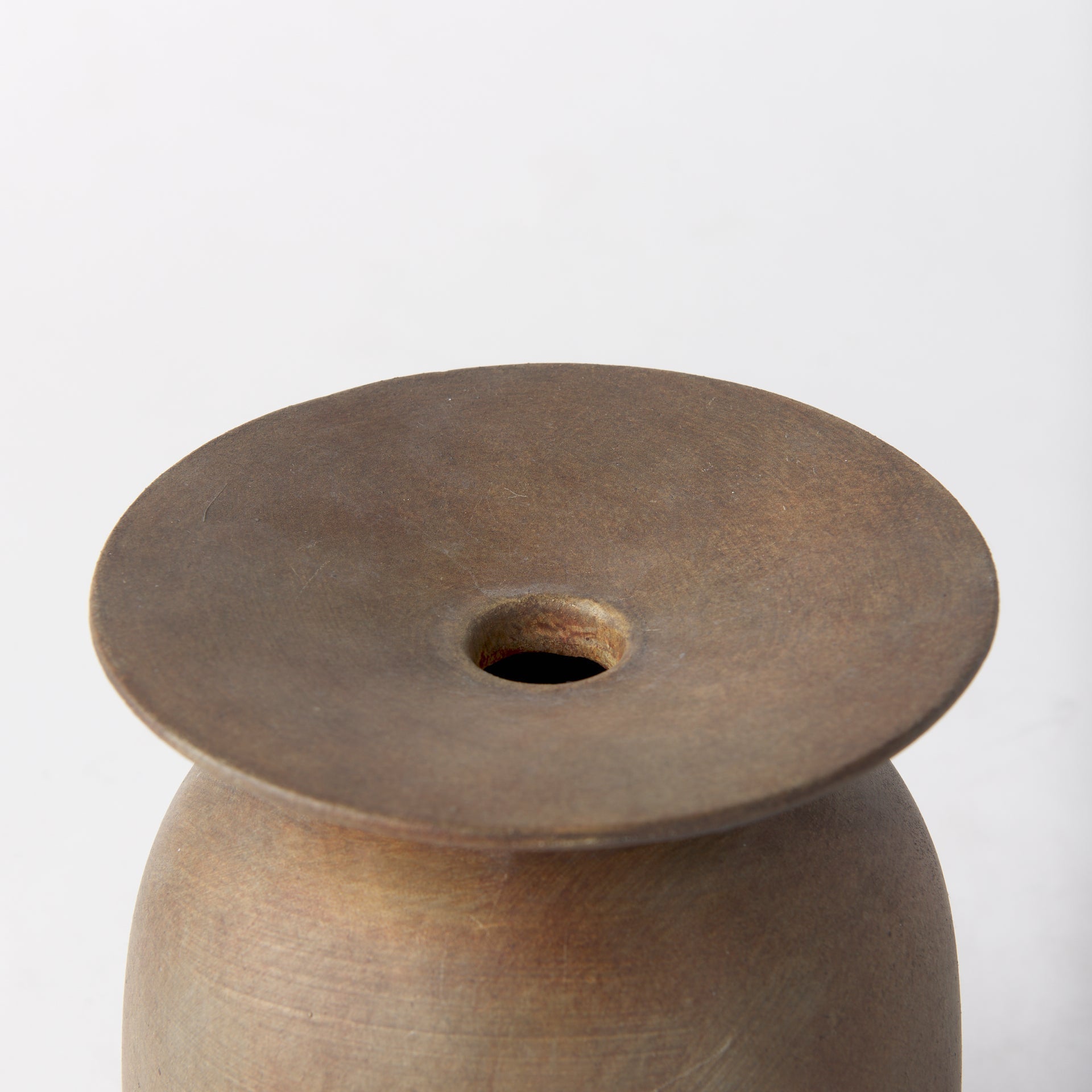 Mercana Rylee 5.7" x 5.7" x 7.7" Ceramic Vase
