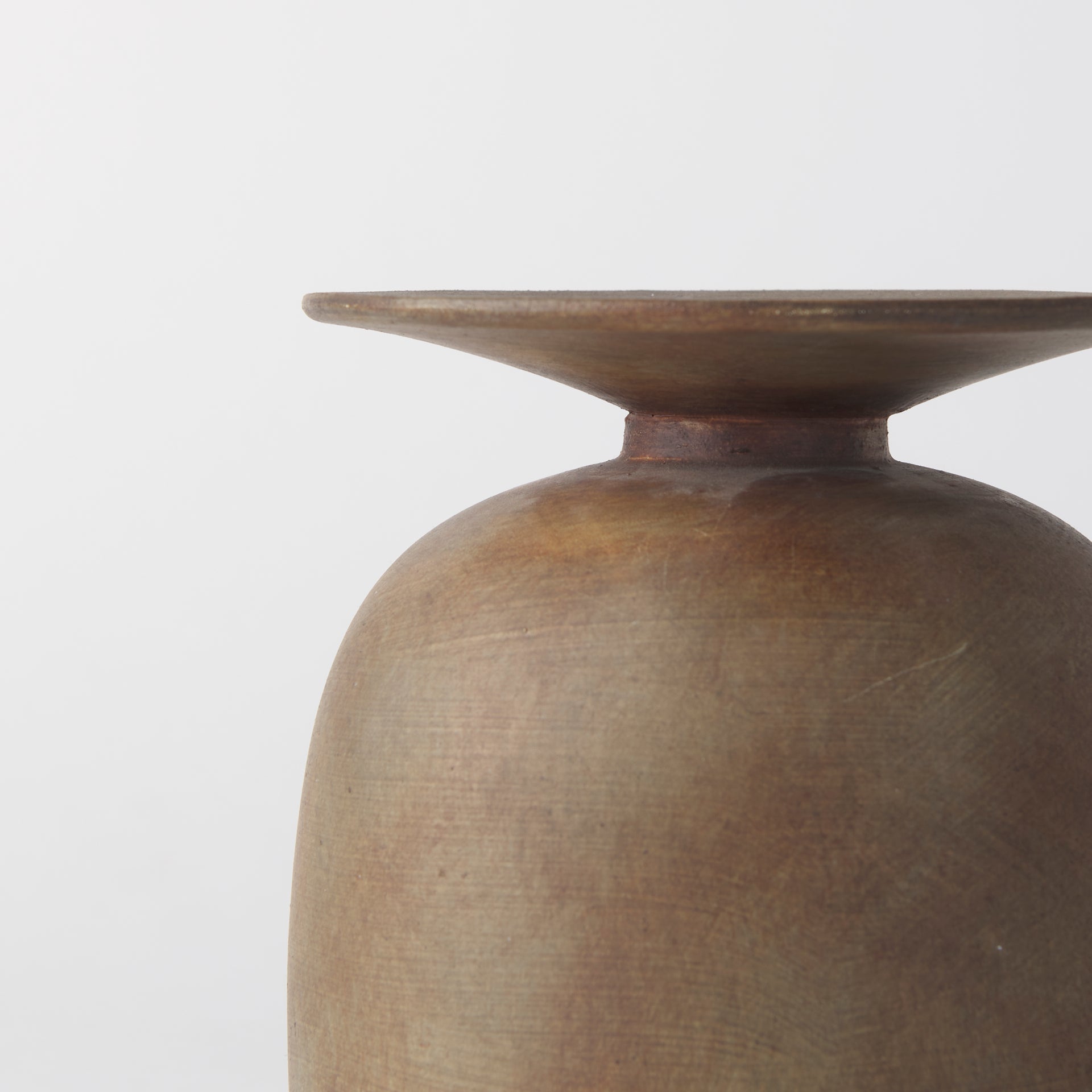 Mercana Rylee 5.7" x 5.7" x 7.7" Ceramic Vase
