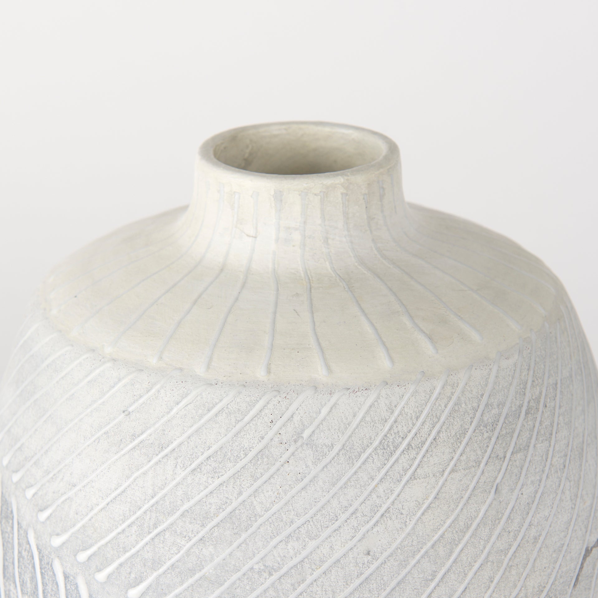Mercana Blume 8.3" x 8.3" x 10.2" Ceramic Vase
