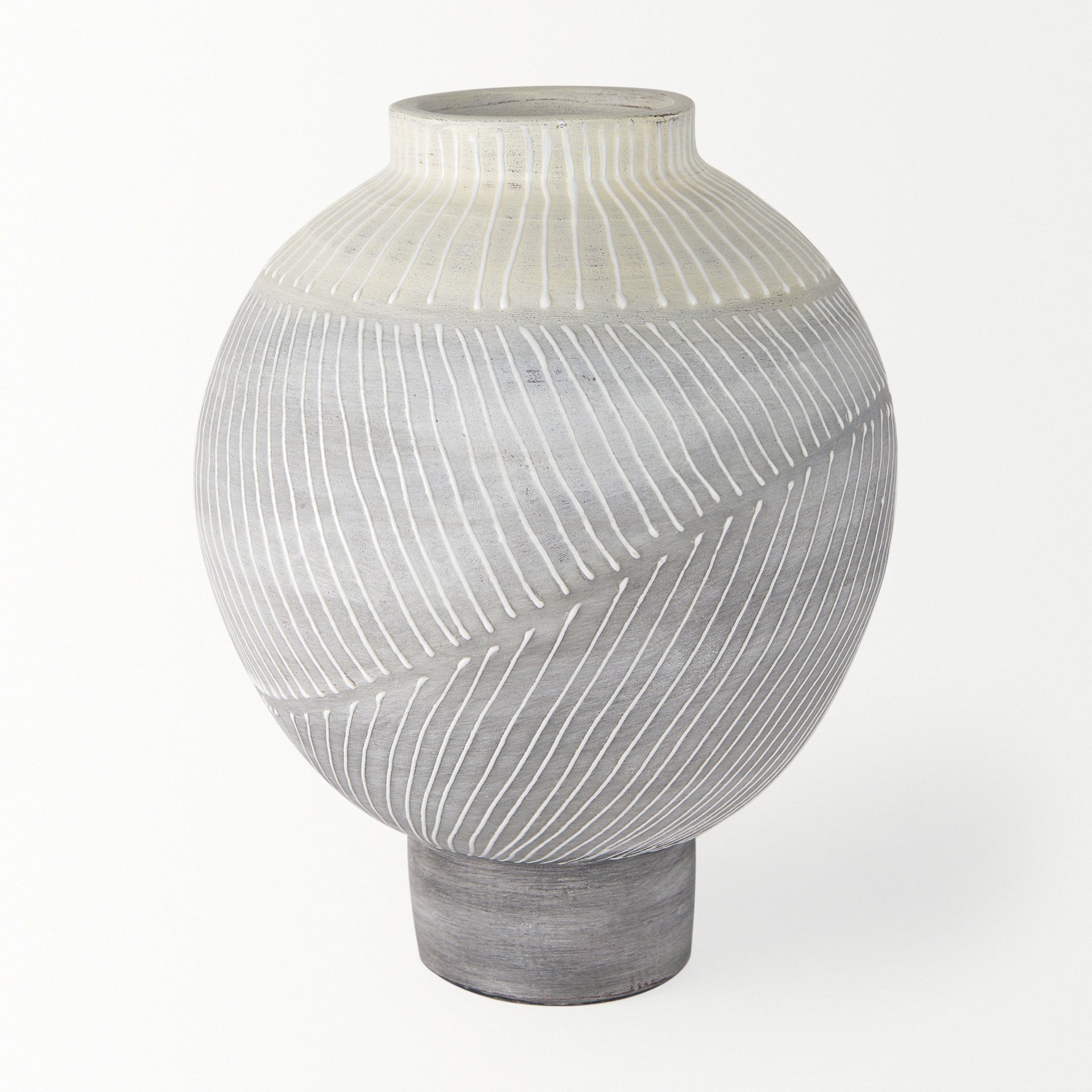 Mercana Blume 9.4" x 9.4" x 12.6" Ceramic Vase