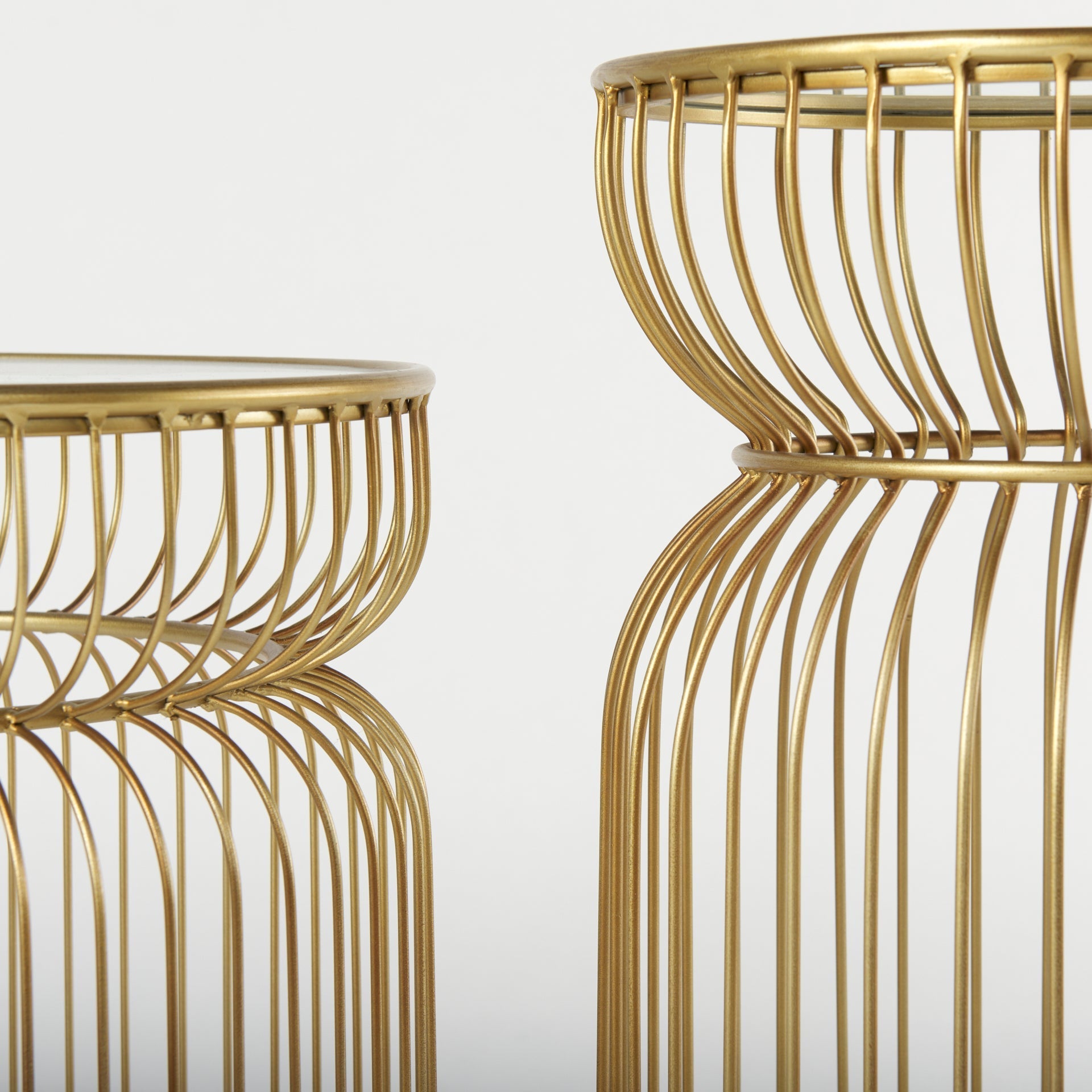 Mercana Shani 30.7" x 18.9" x 20.1" Side Table