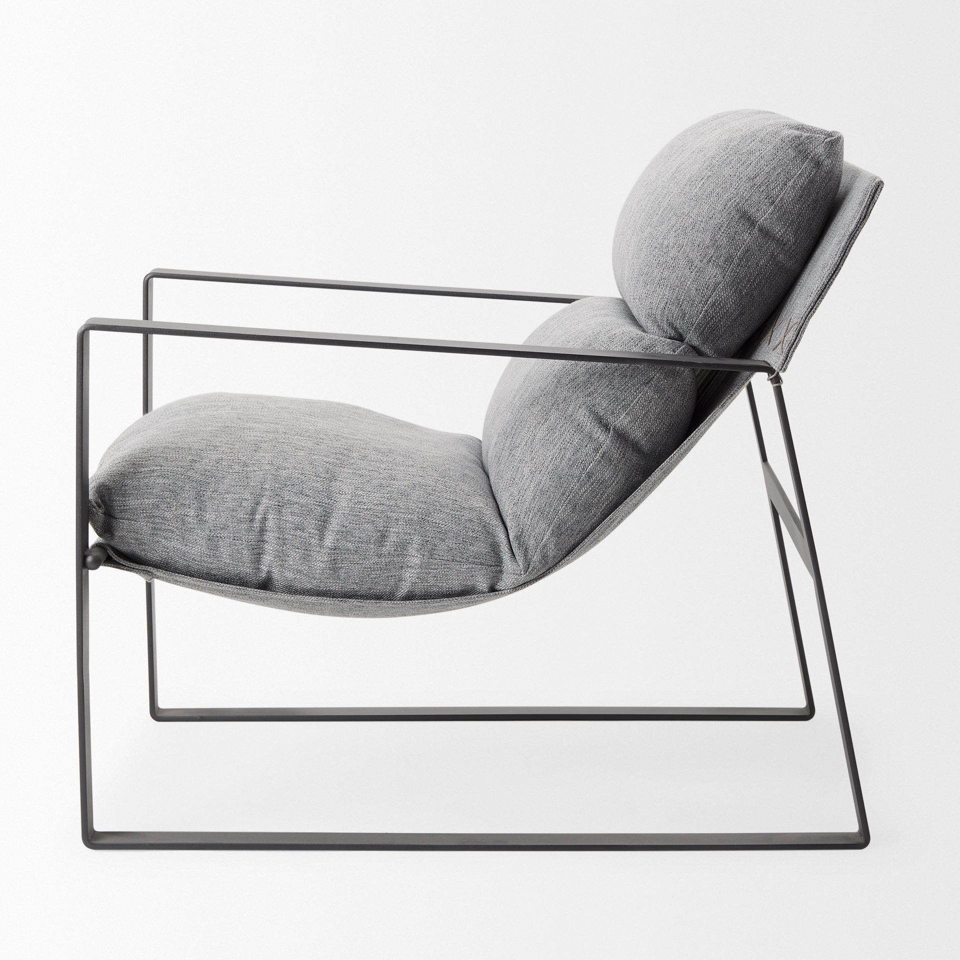 Mercana Guilia 26.8" x 34.9" x 30" Metal Side Chair