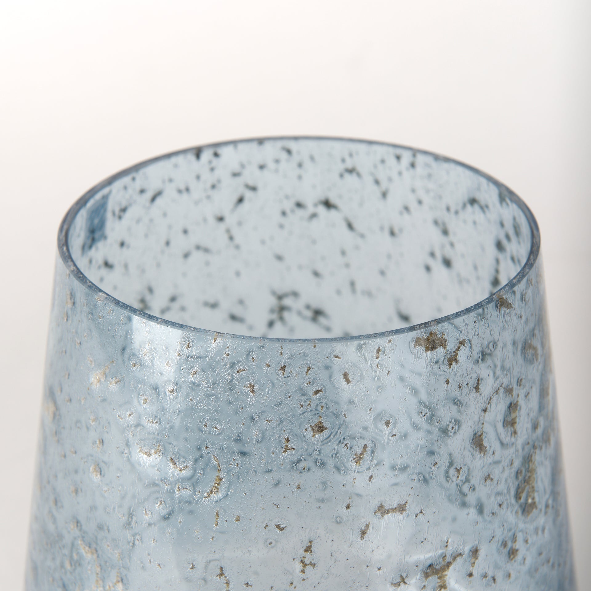 Mercana Robyn 7.3" x 7.3" x 9" Glass Vase