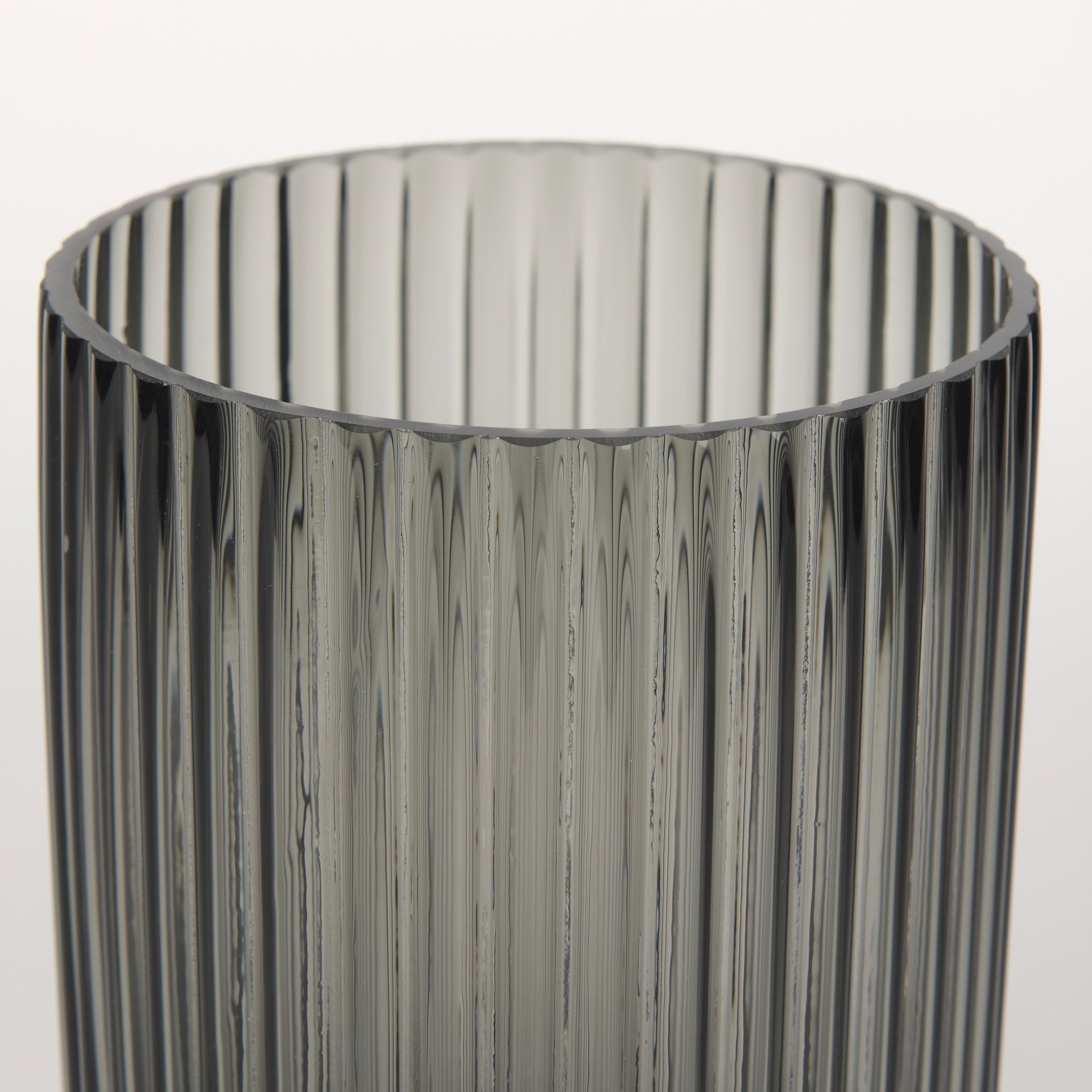 Mercana Dawn 5.6" x 5.6" x 8.3" Glass Vase