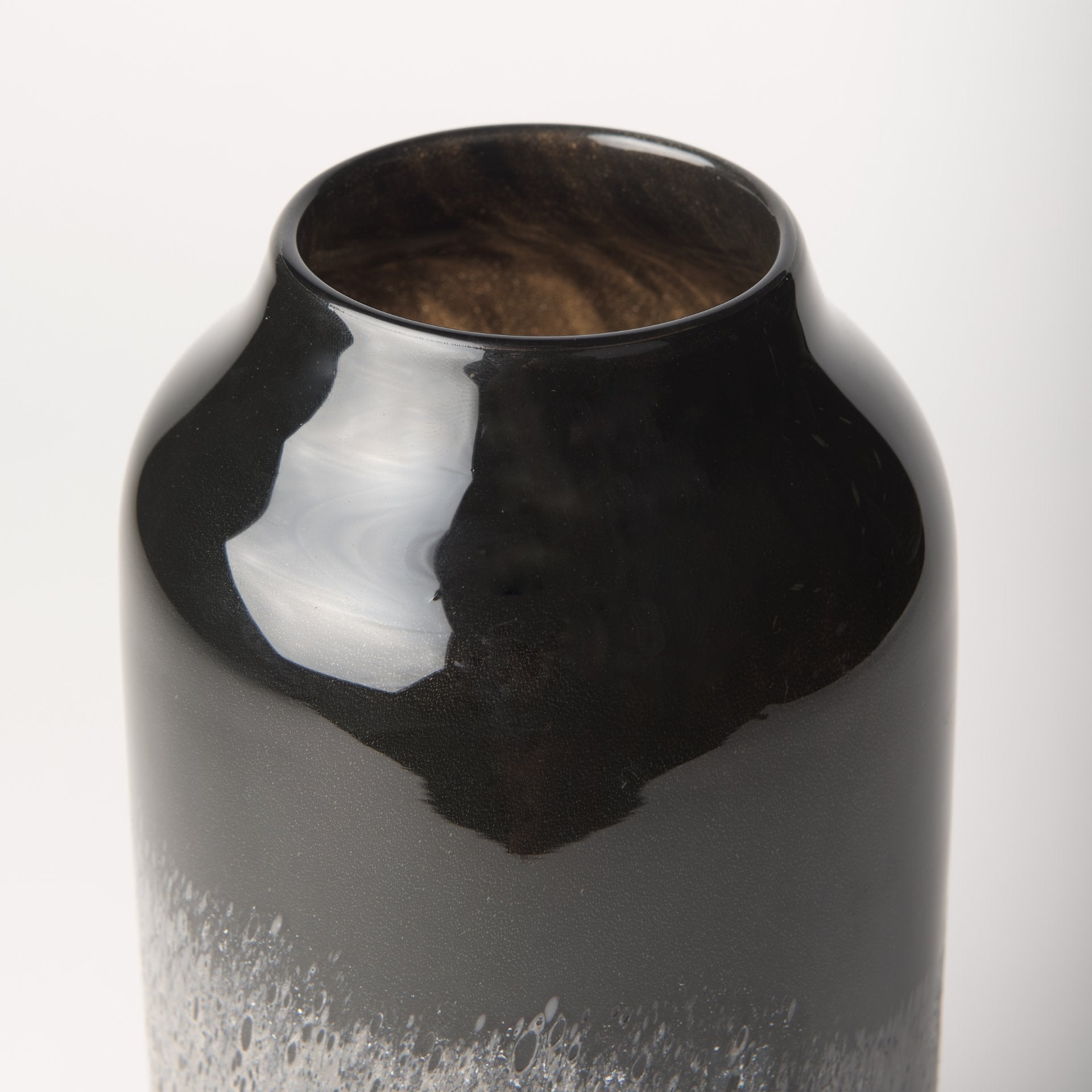 Mercana Emu 5.2" x 5.2" x 10.1" Glass Vase