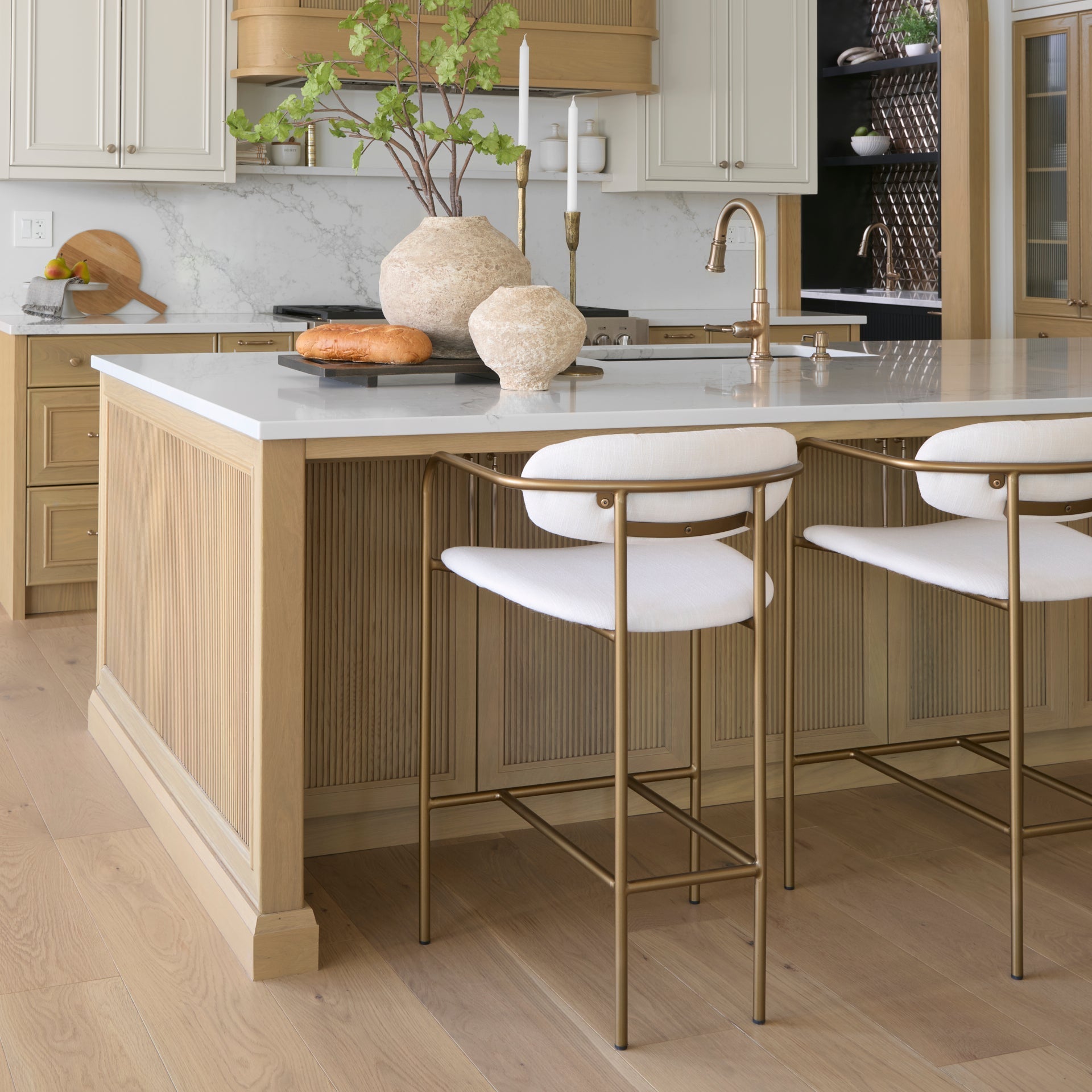 Mercana Parker 19.7" x 20.9" x 36" Metal Stool
