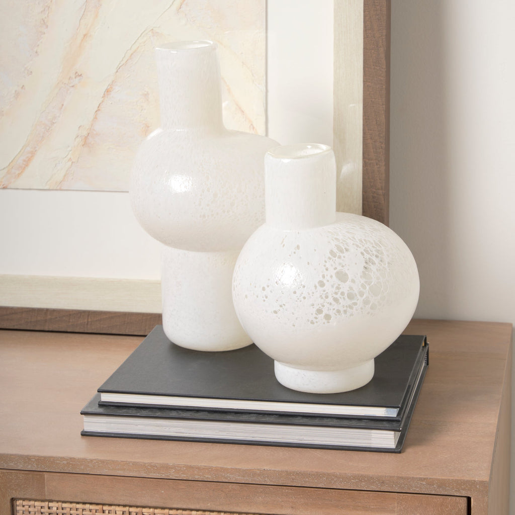 Mercana Heket 6.9" x 6.9" x 8.9" Glass Vase