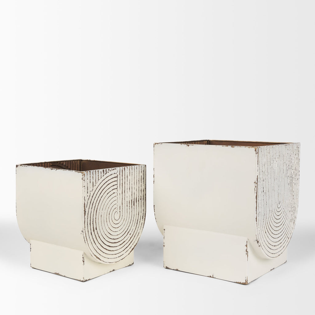 Mercana Medina 9.5" x 9.5" x 11" Metal Planter (Set of 2)