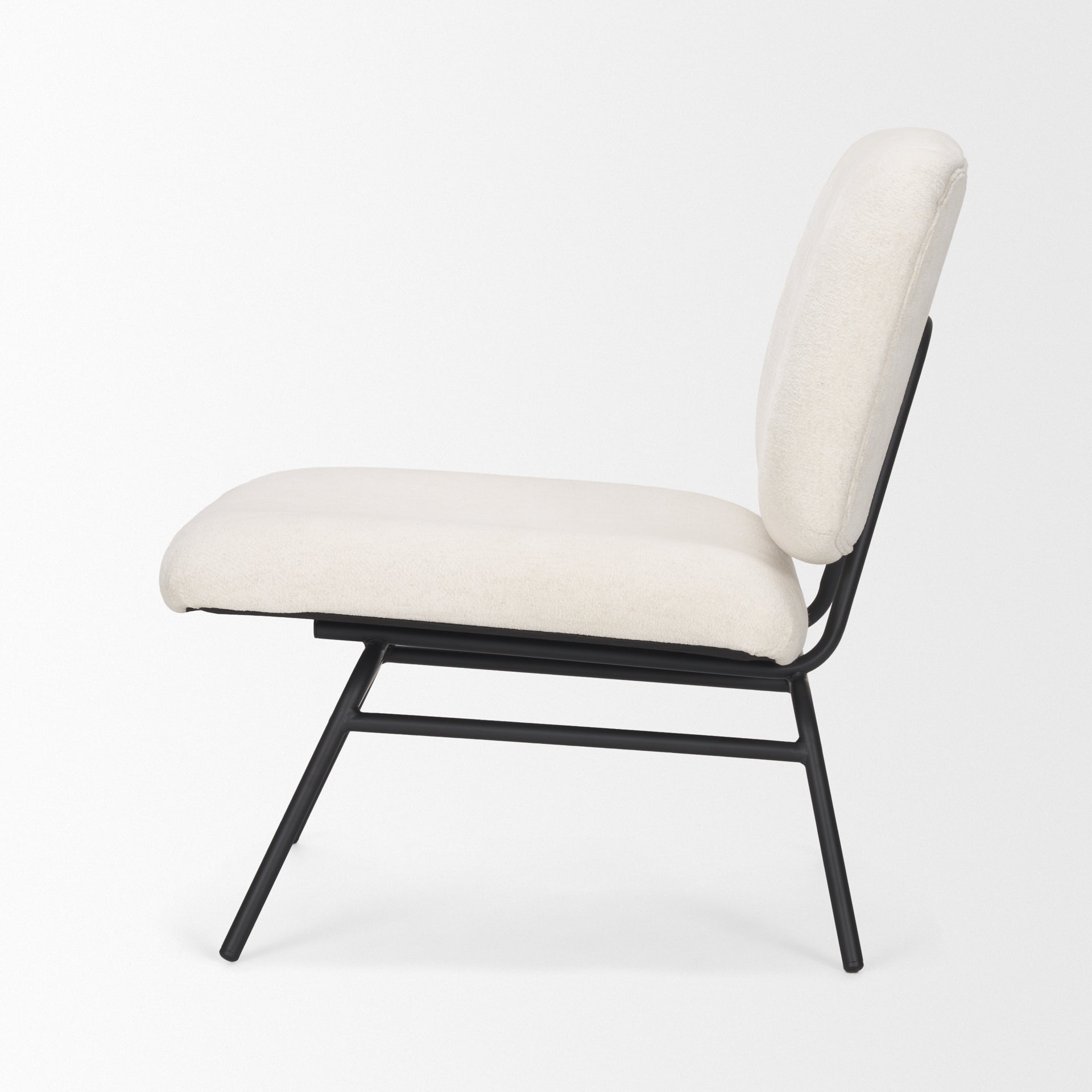 Mercana Nora 30.8" x 25.4" x 31.9" Fabric Side Chair