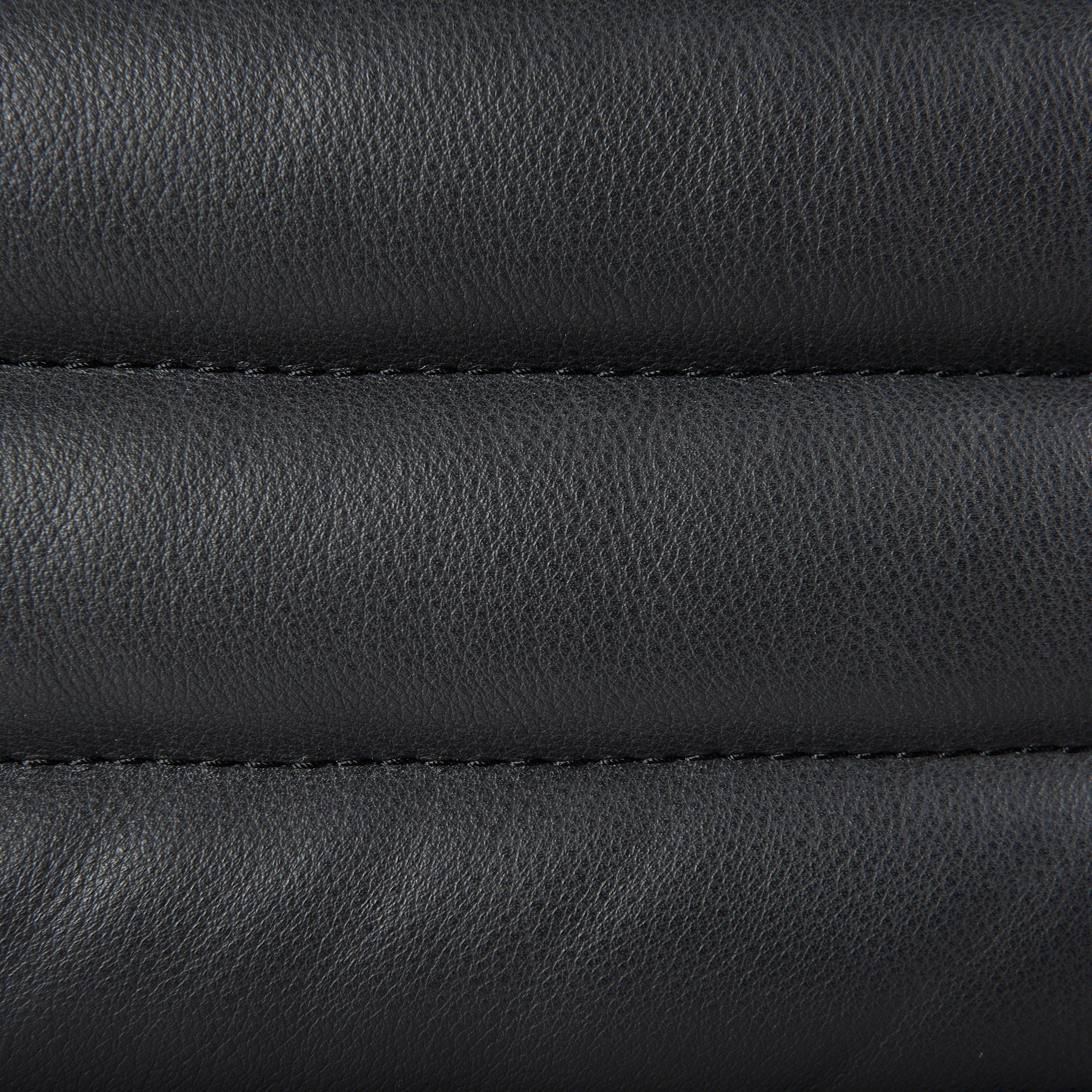 Mercana Ricciardo 82.5" x 38.5" x 26.5" Standard Sofa