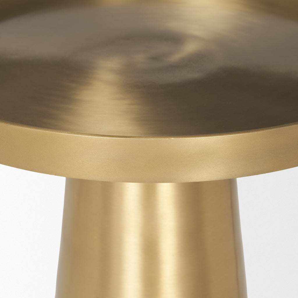 Mercana Roland 18" x 18" x 20.8" Side Table
