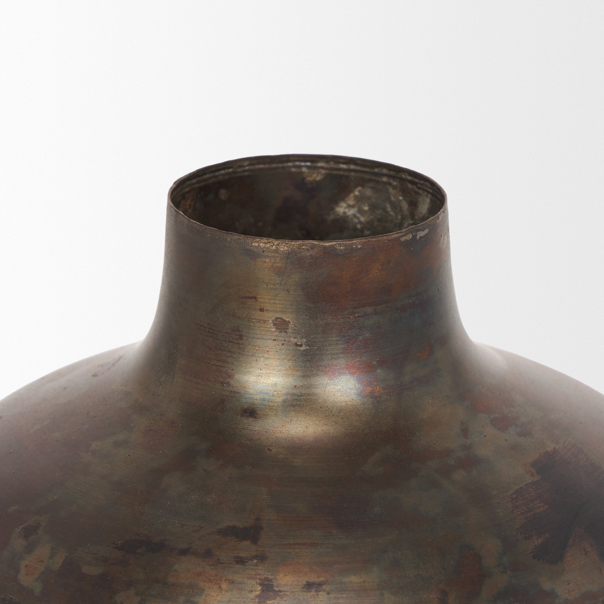 Mercana Daya 6.3" x 6.3" x 8.7" Metal Vase