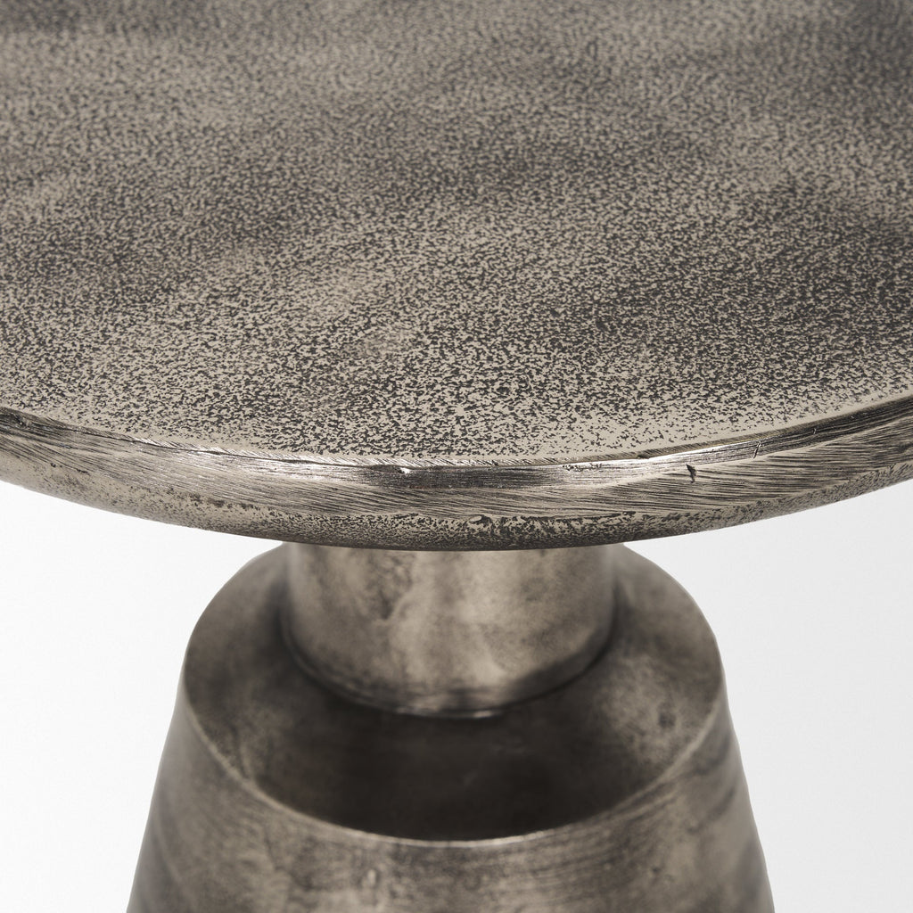 Mercana Bobbi 20" x 20" x 21" Side Table