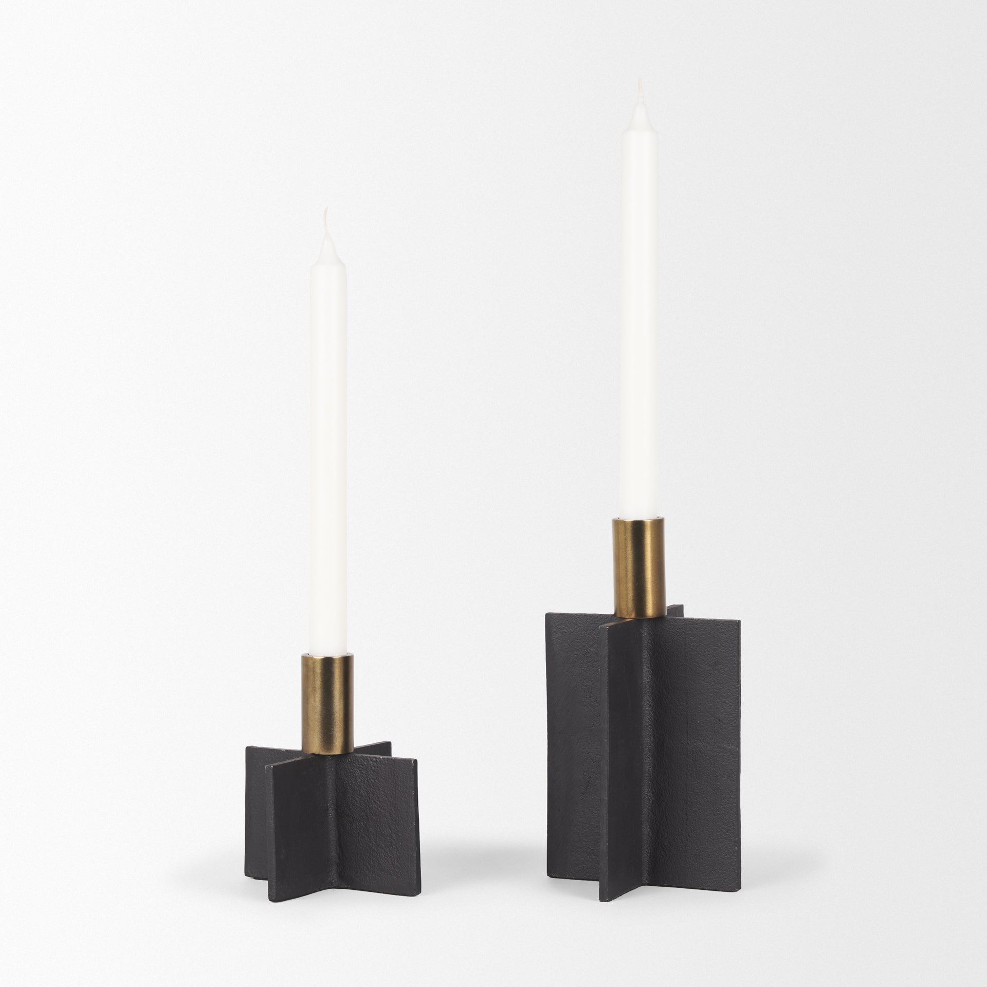 Mercana Pia 4.8" x 4.8" x 8.3" Metal Candle Holder
