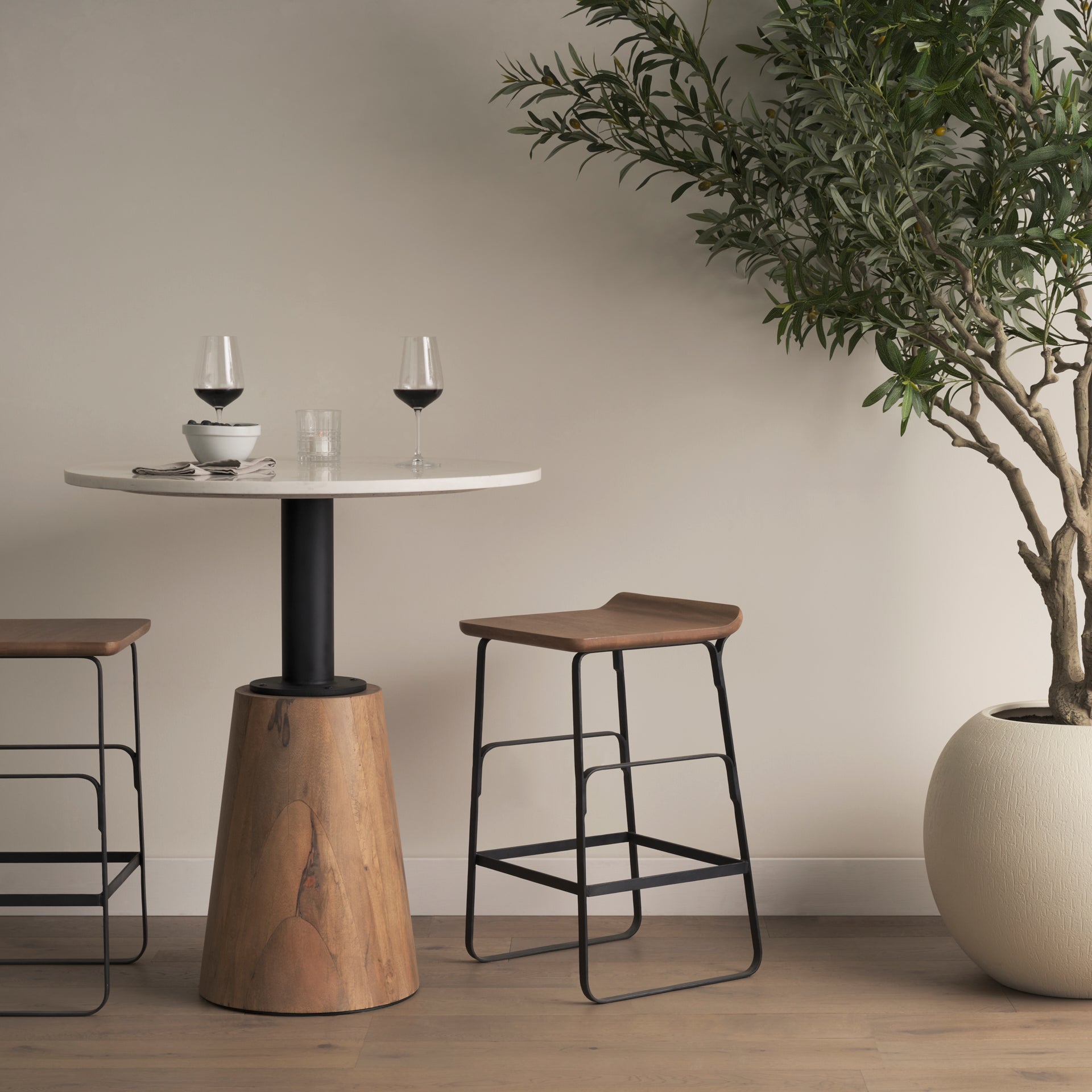Mercana Conan 15" x 16" x 25" Stool