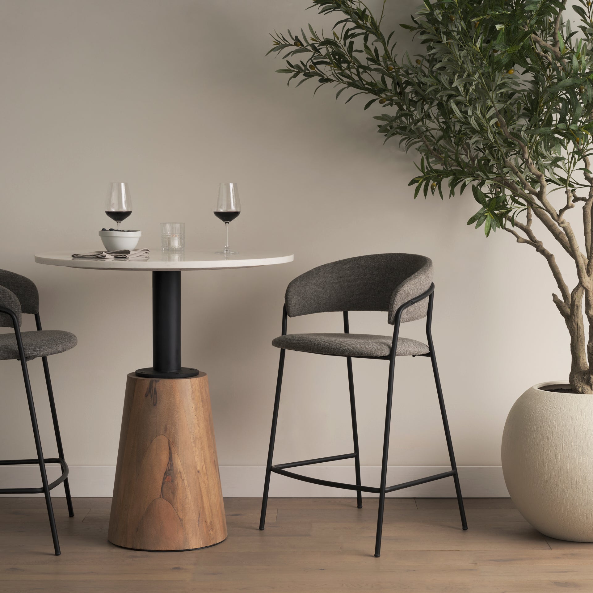 Mercana Carolyn 19.5" x 20.5" x 35.8" Metal Stool