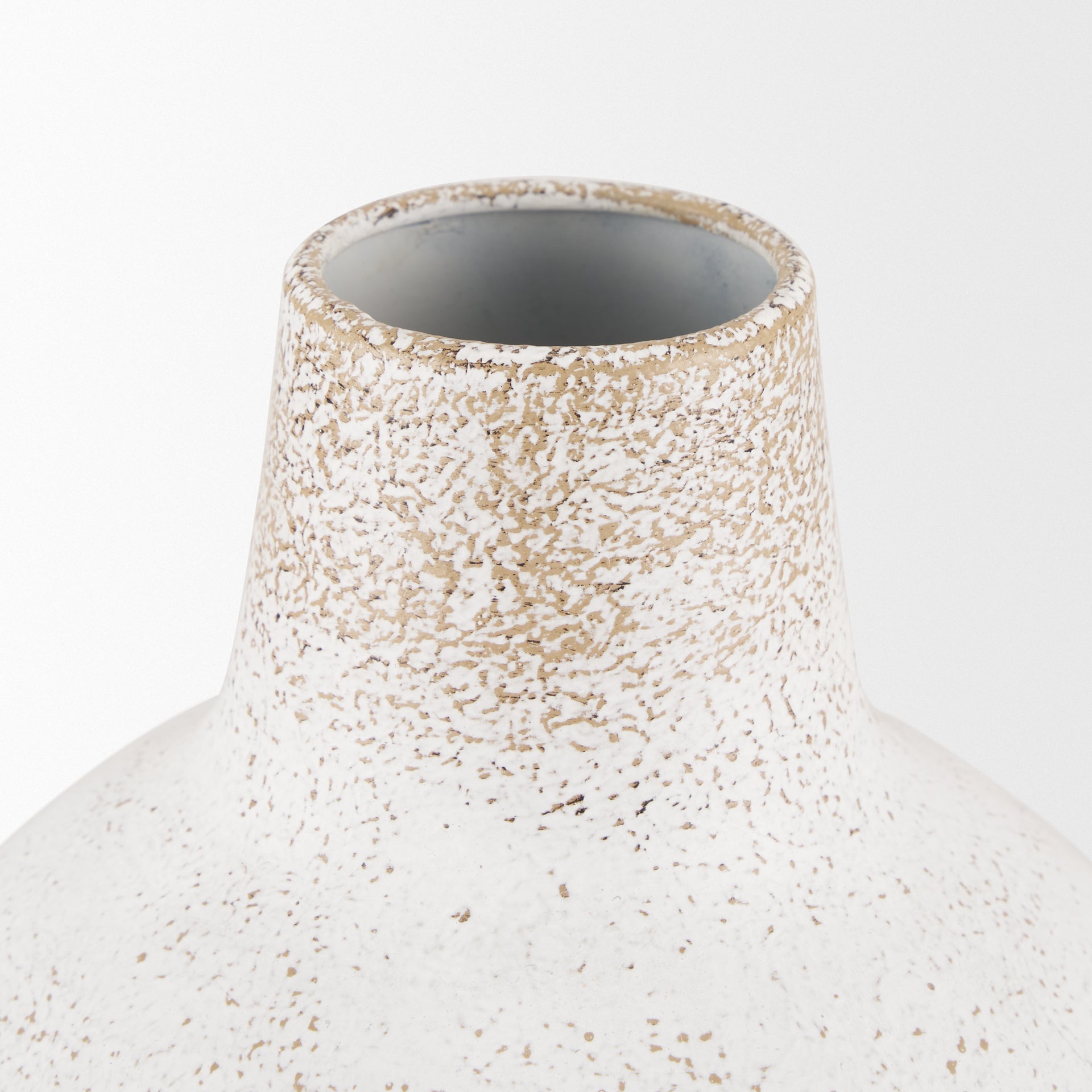 Mercana Tisha 5.9" x 5.9" x 11.4" Metal Vase