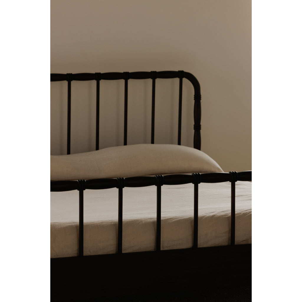 Moe's Home Vivian Bed