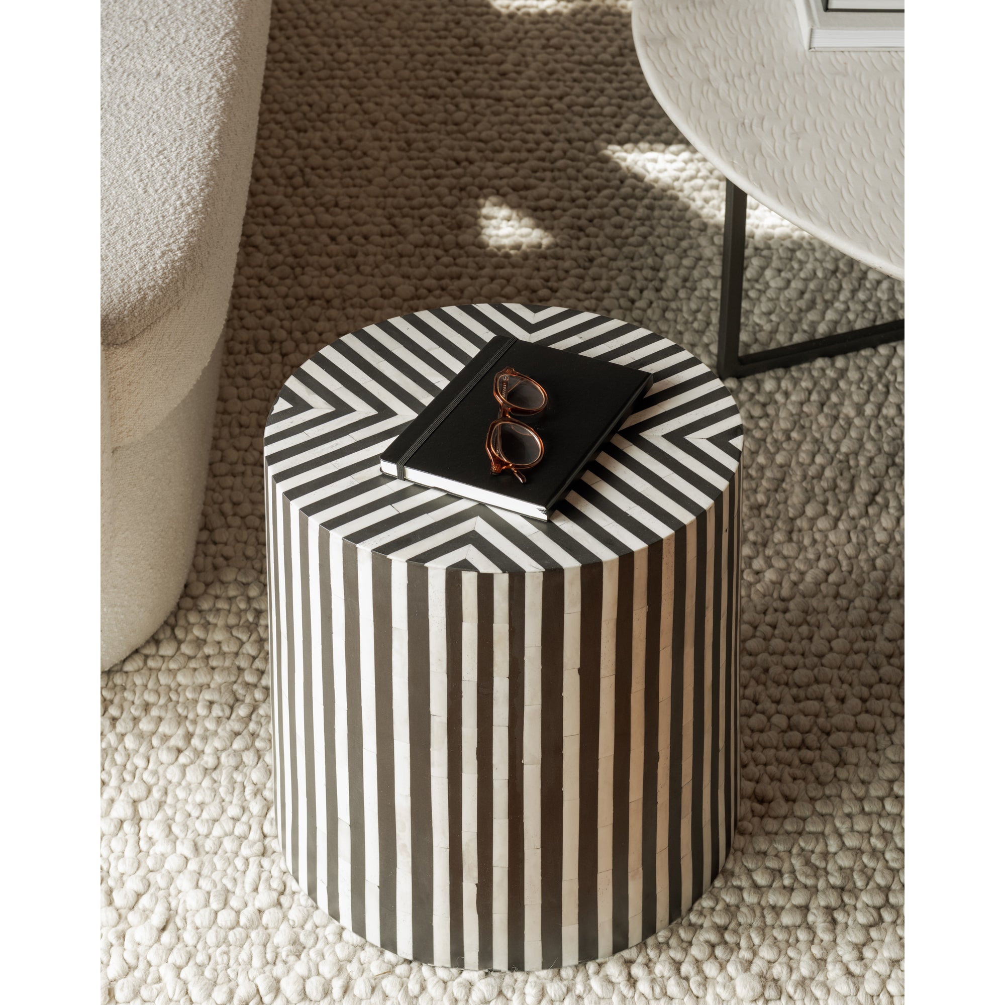 Moe's Home Chameau Side Table Black