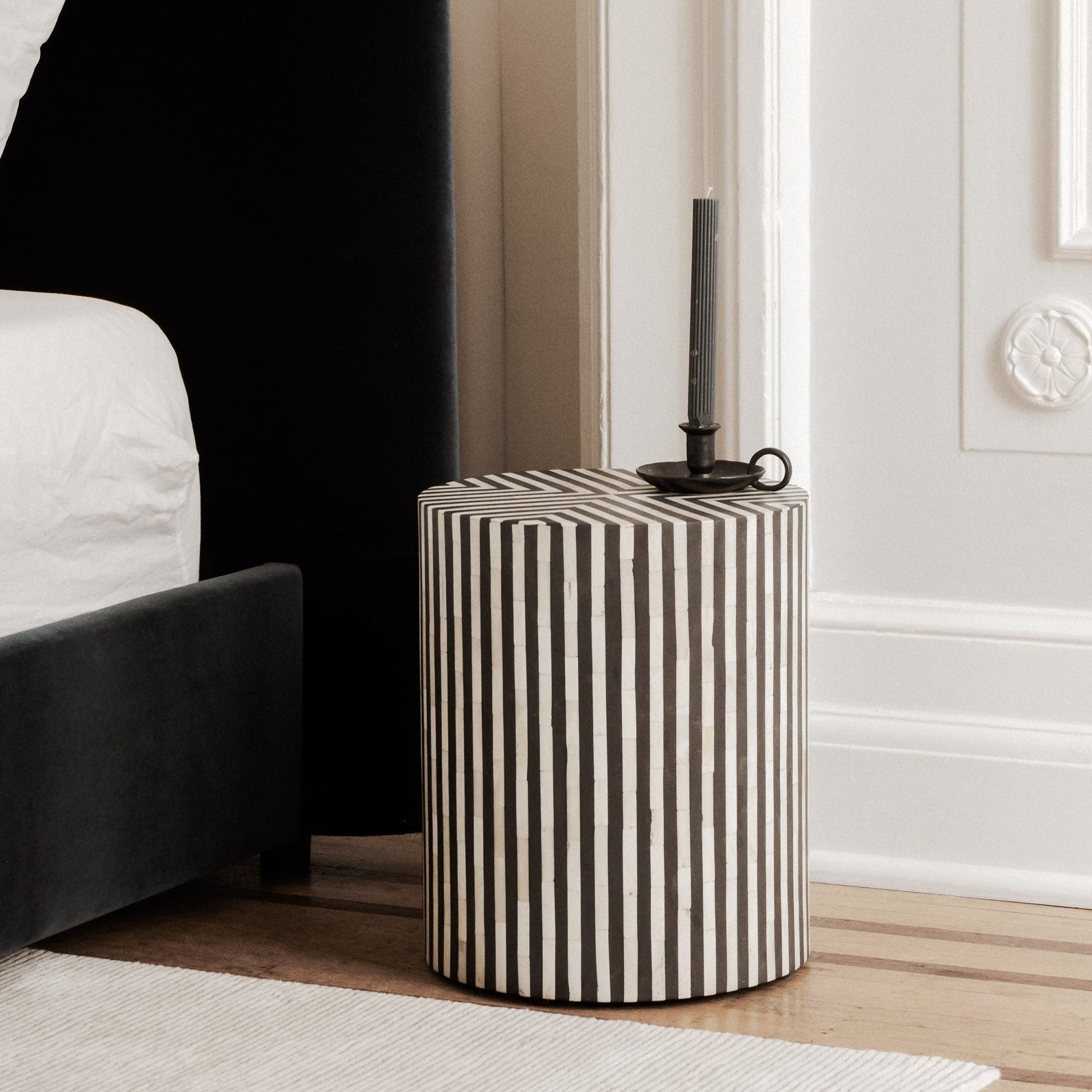Moe's Home Chameau Side Table Black