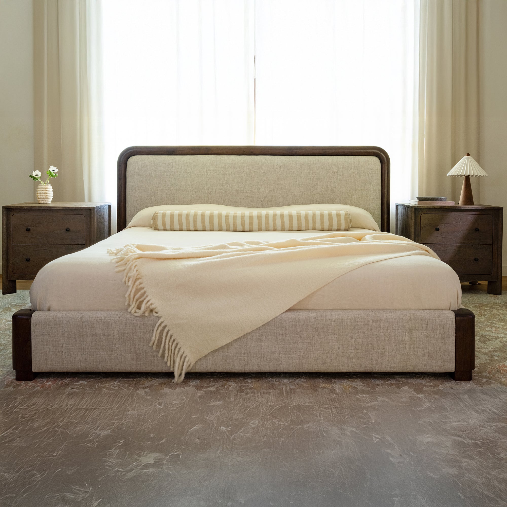 Moe's Home Bower Bed