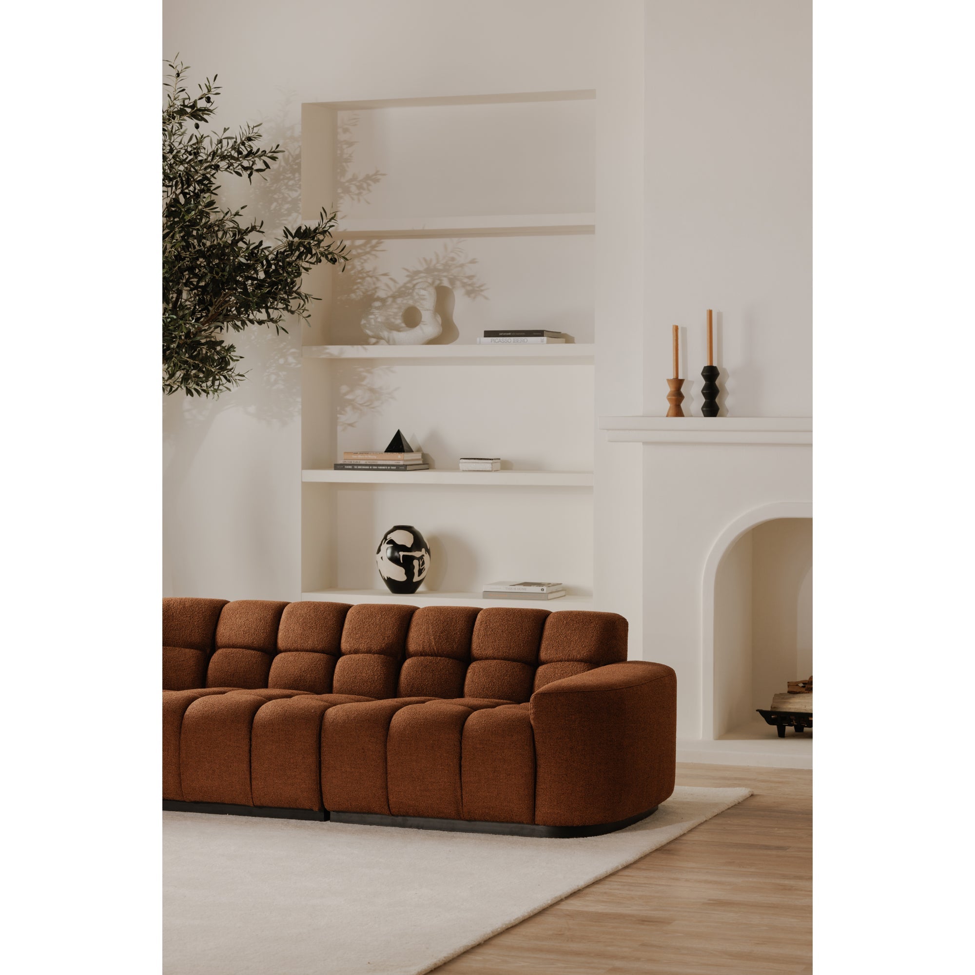 Moe's Home Roman Sectional