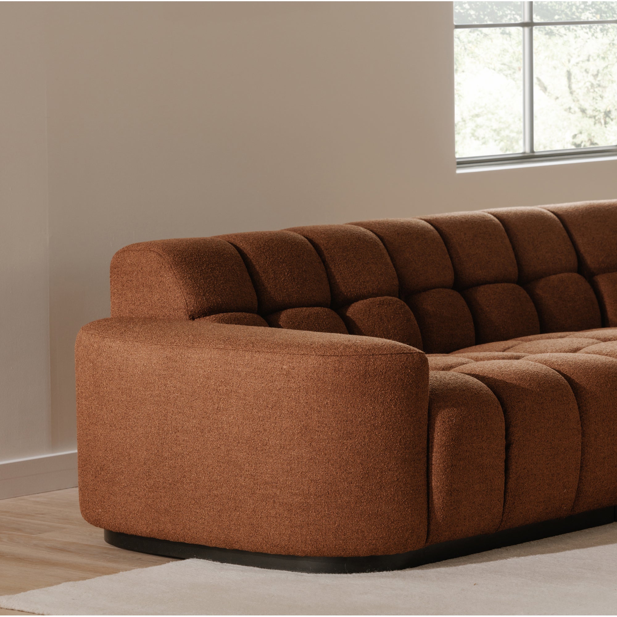 Moe's Home Roman Sectional