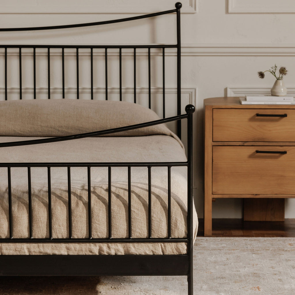 Moe's Home Monet Bed
