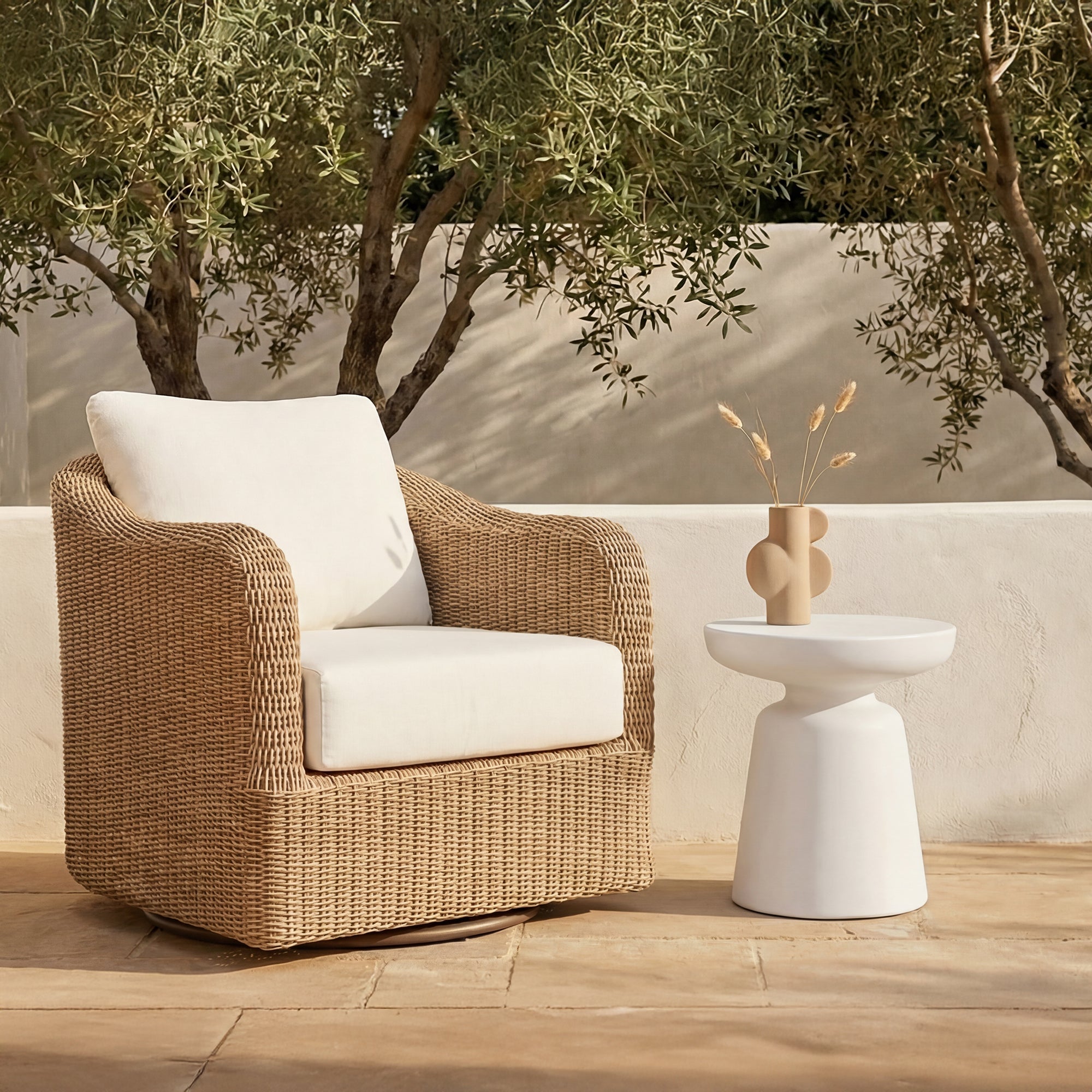 Moe's Home Ruth Outdoor Side Table