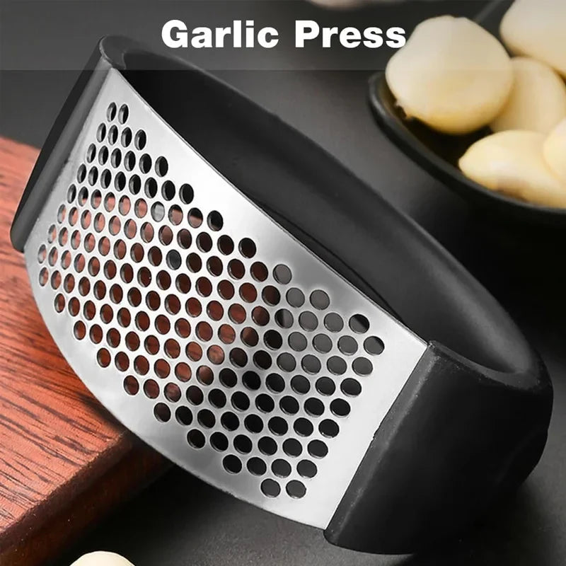 Heavy-Duty Metal Garlic Crusher - Easy-Clean Design with Finger Protection for Home Kitchens