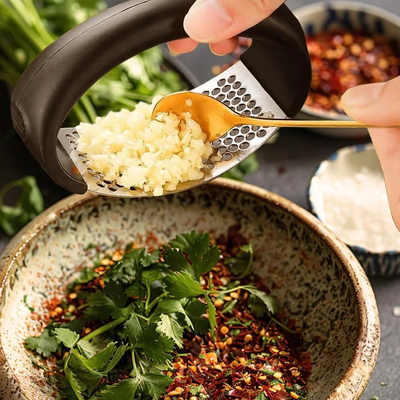 Heavy-Duty Metal Garlic Crusher - Easy-Clean Design with Finger Protection for Home Kitchens