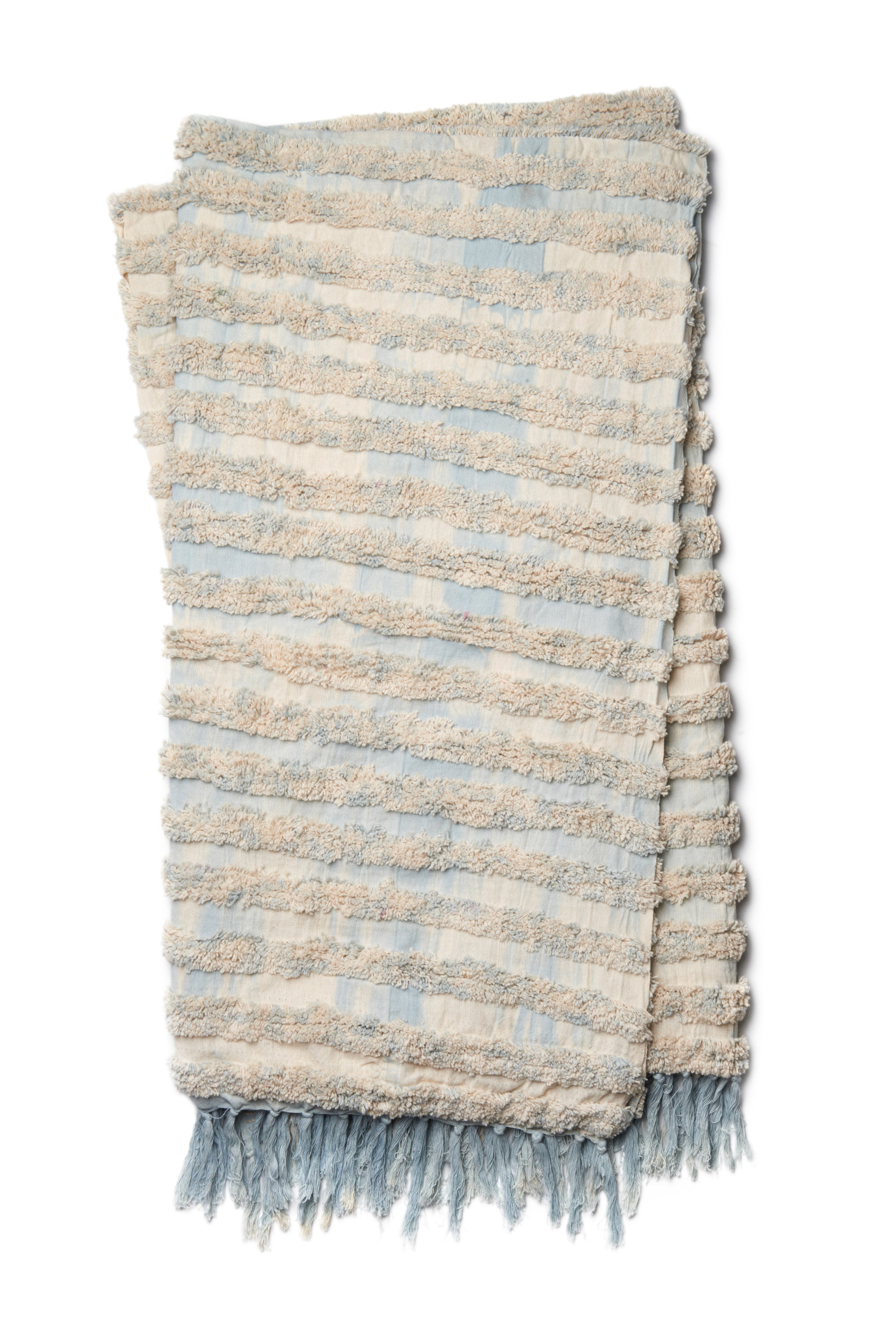 Loloi Tyra T0031 Lt. Blue 4'-2" x 5' Throw