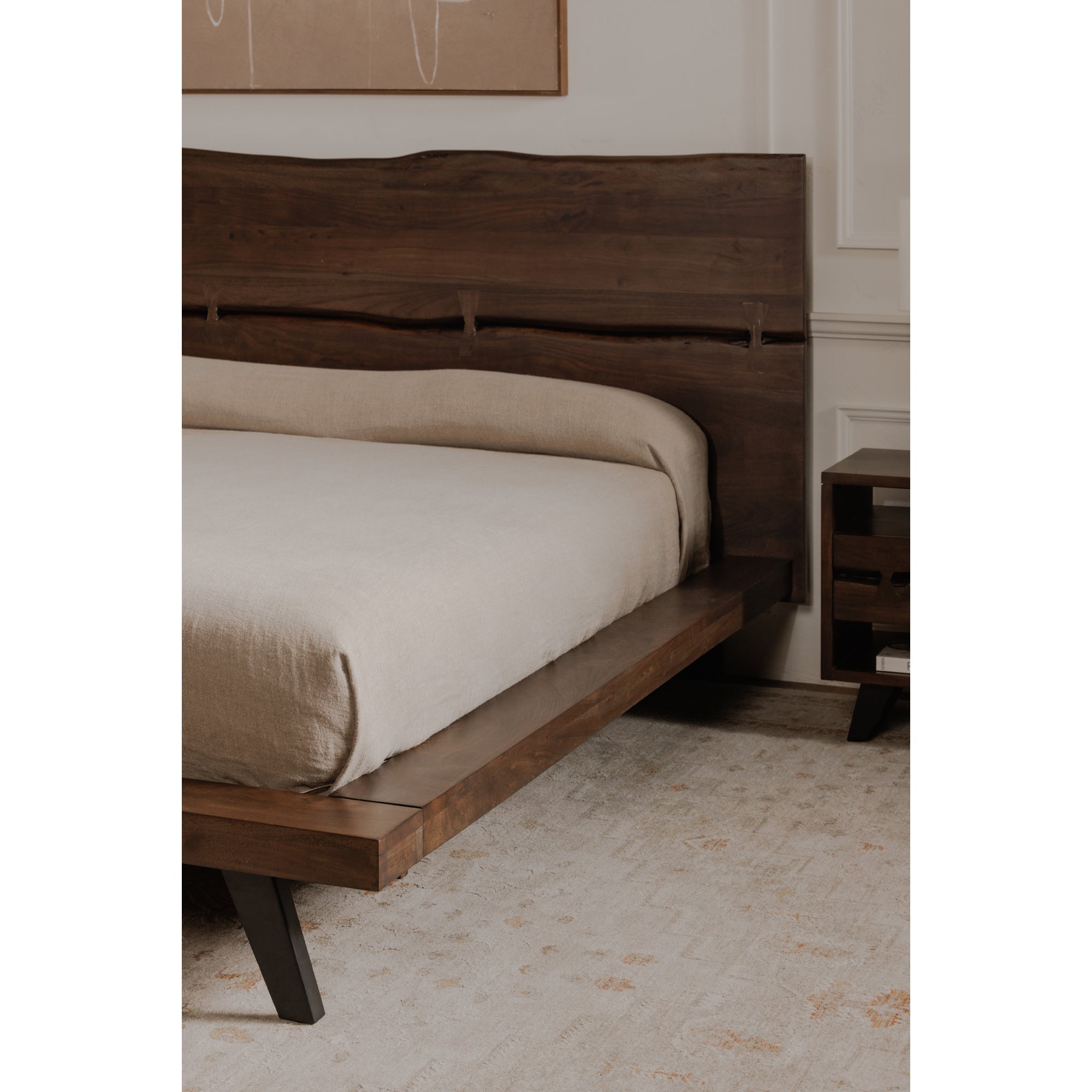 Moe's Home Madagascar Bed