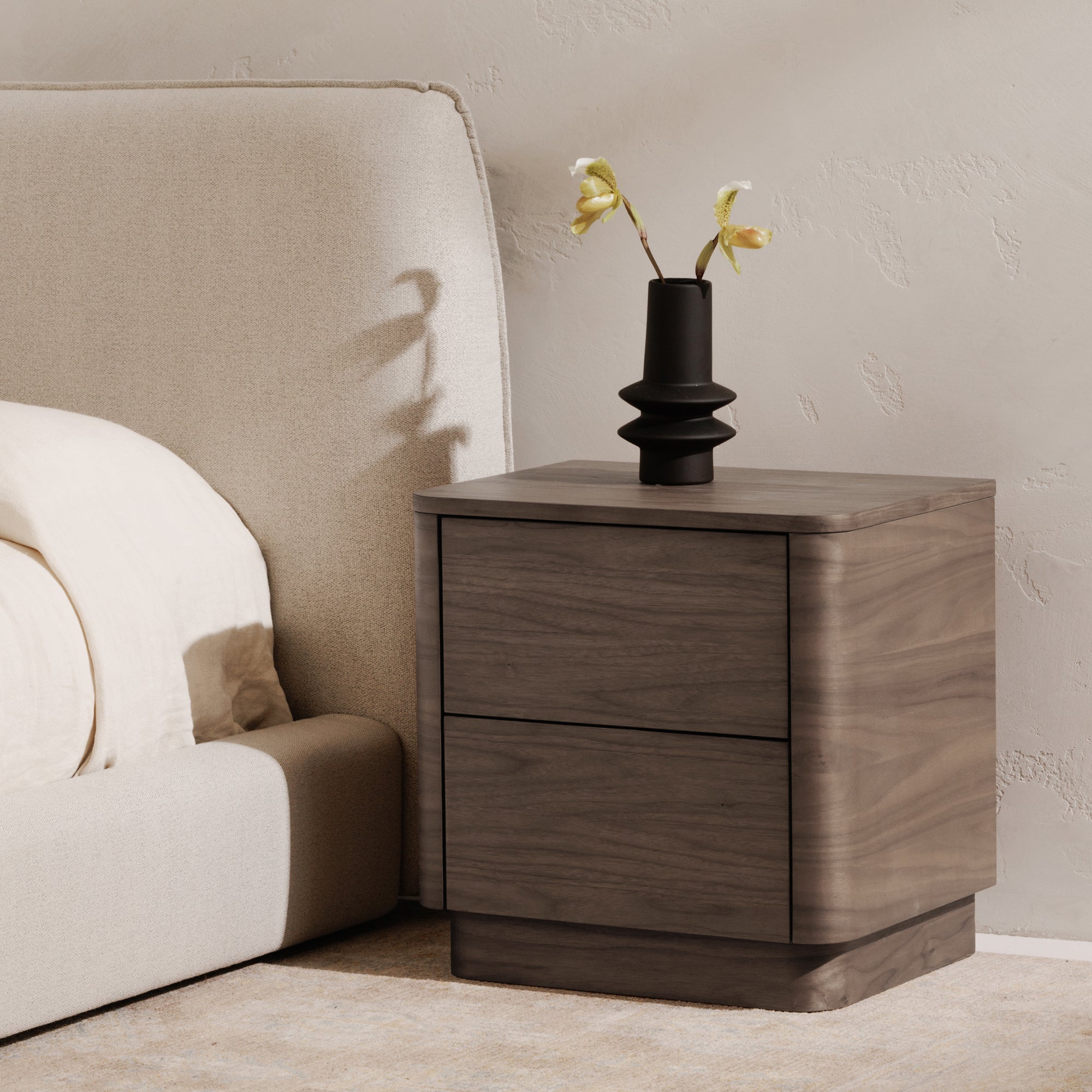 Moe's Home Round Off Nightstand
