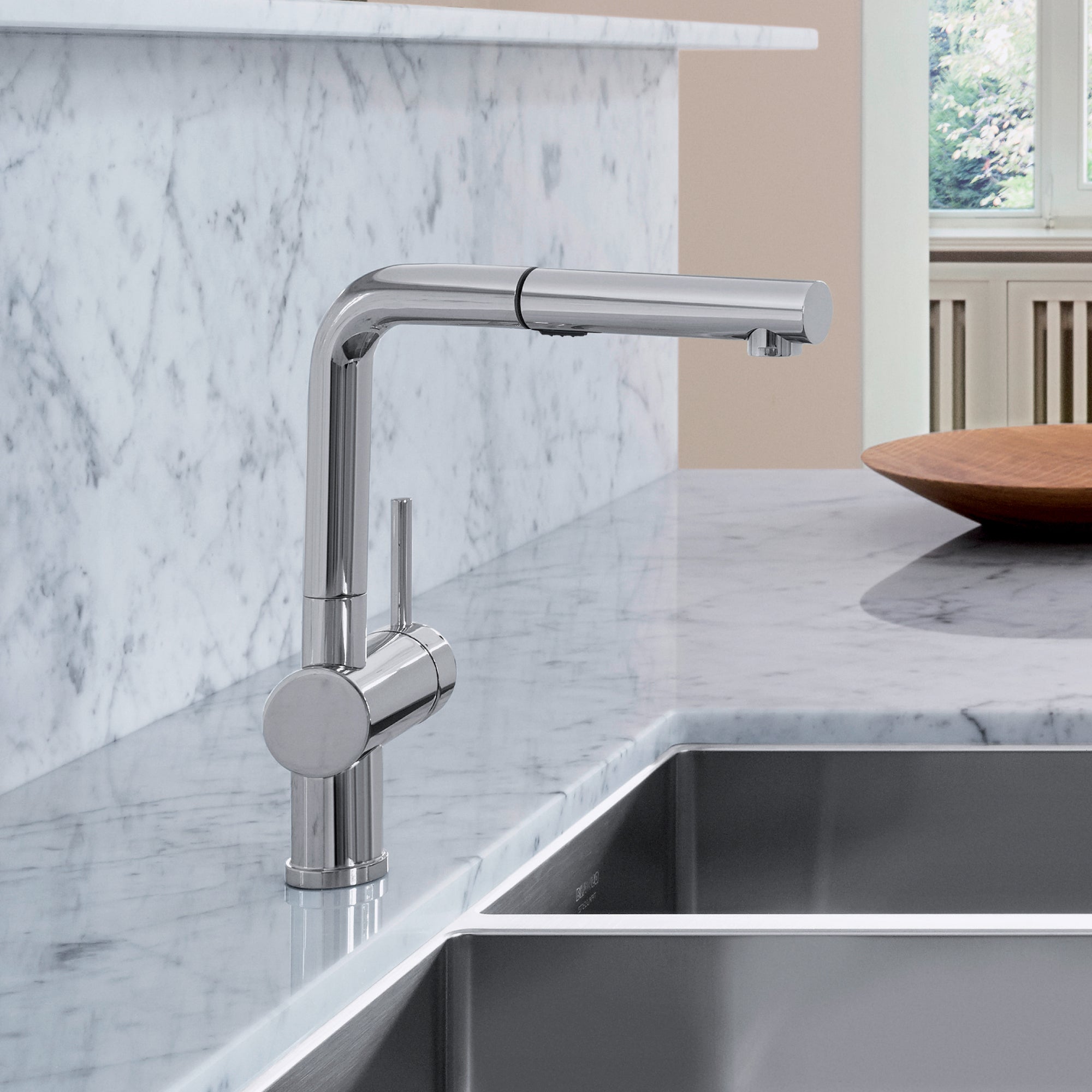 Blanco Linus Low Arc Pull-Out Dual-Spray Kitchen Faucet