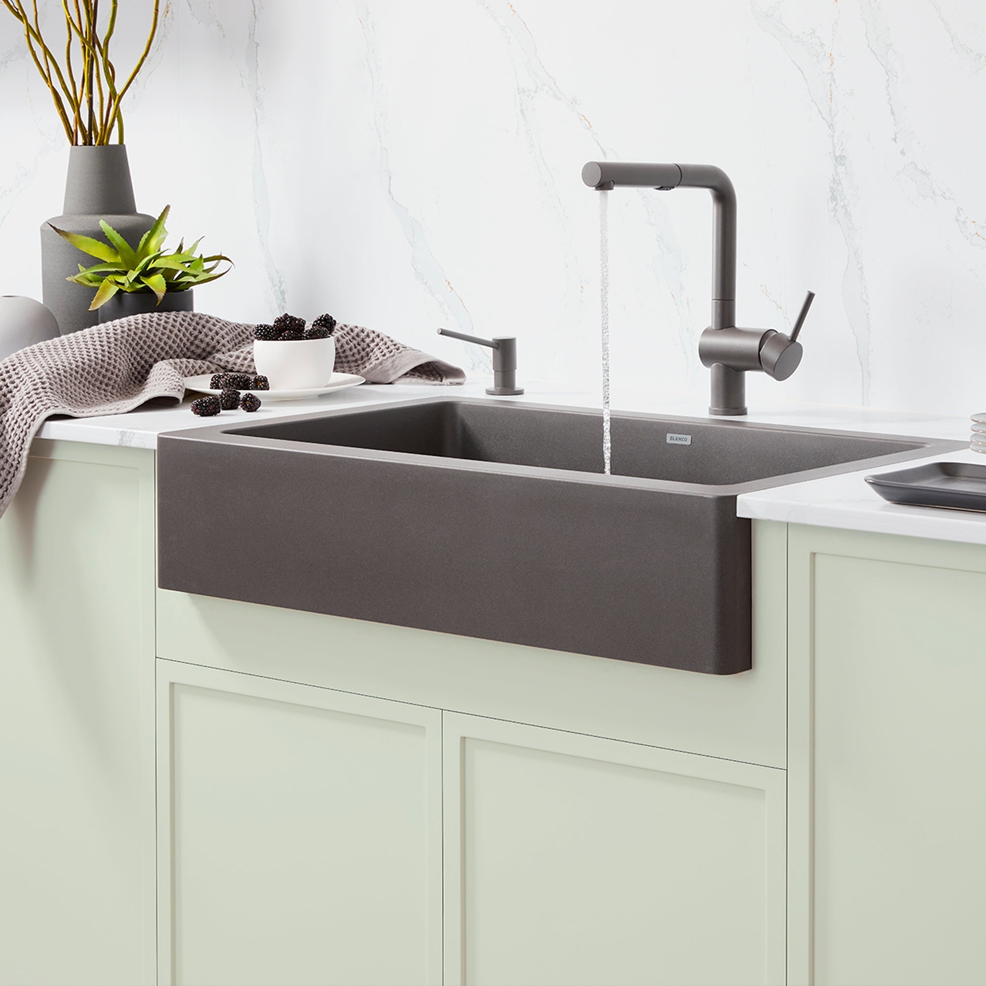 Blanco Linus Low Arc Pull-Out Dual-Spray Kitchen Faucet