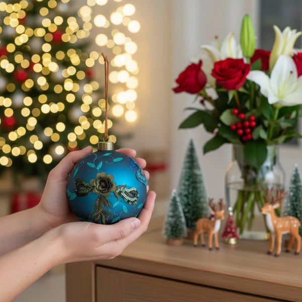 🎄 4PCS Christmas Glass Ball Ornaments – Shiny Hanging Tree Décor Set