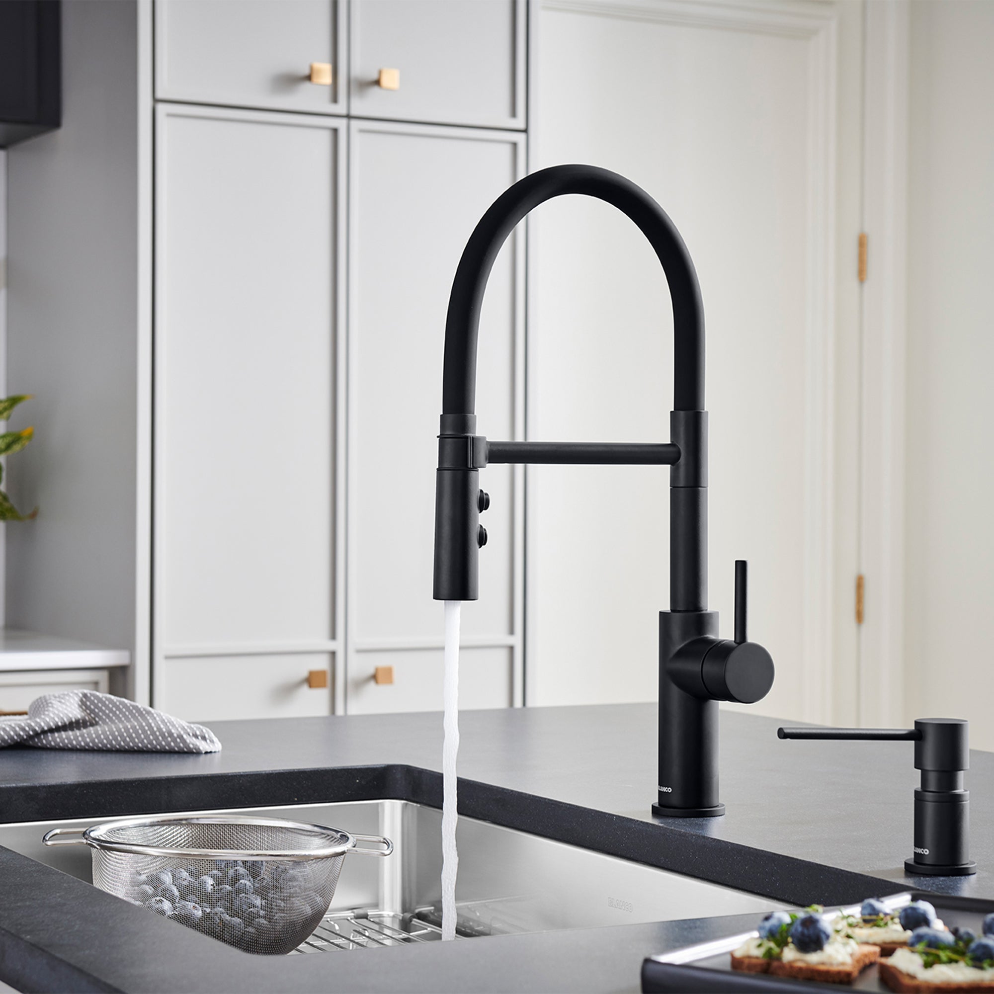 Blanco Catris Flexo Semi-Pro Pull-Down Dual-Spray Kitchen Faucet