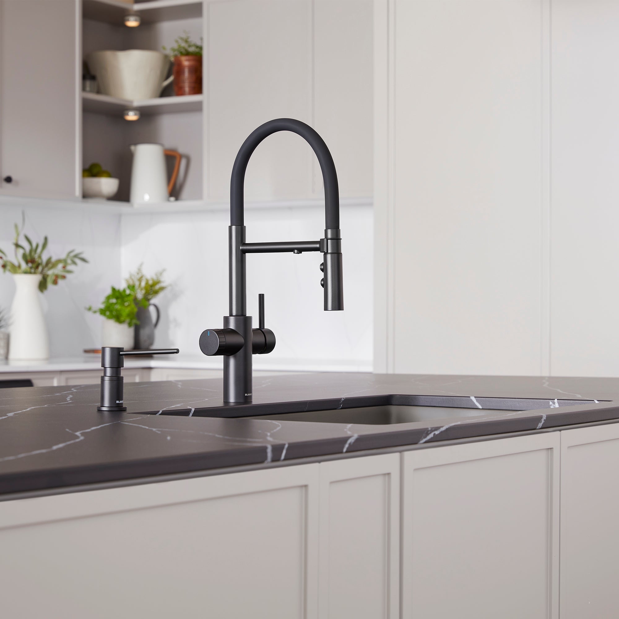 Blanco Catris Flexo Filter-Ready Semi-Pro Pull-Down Dual-Spray Kitchen Faucet