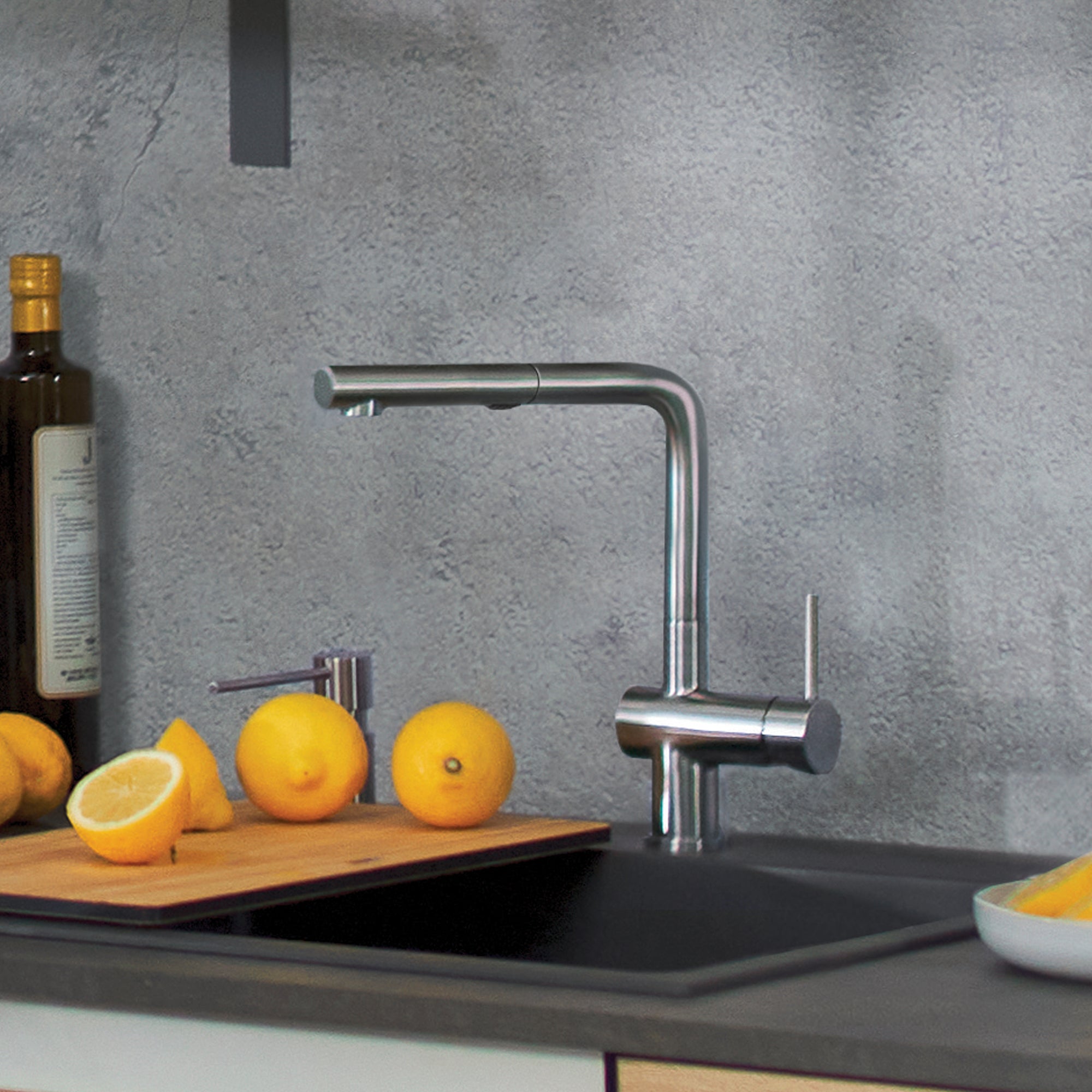 Blanco Linus Low Arc Pull-Out Dual-Spray Kitchen Faucet