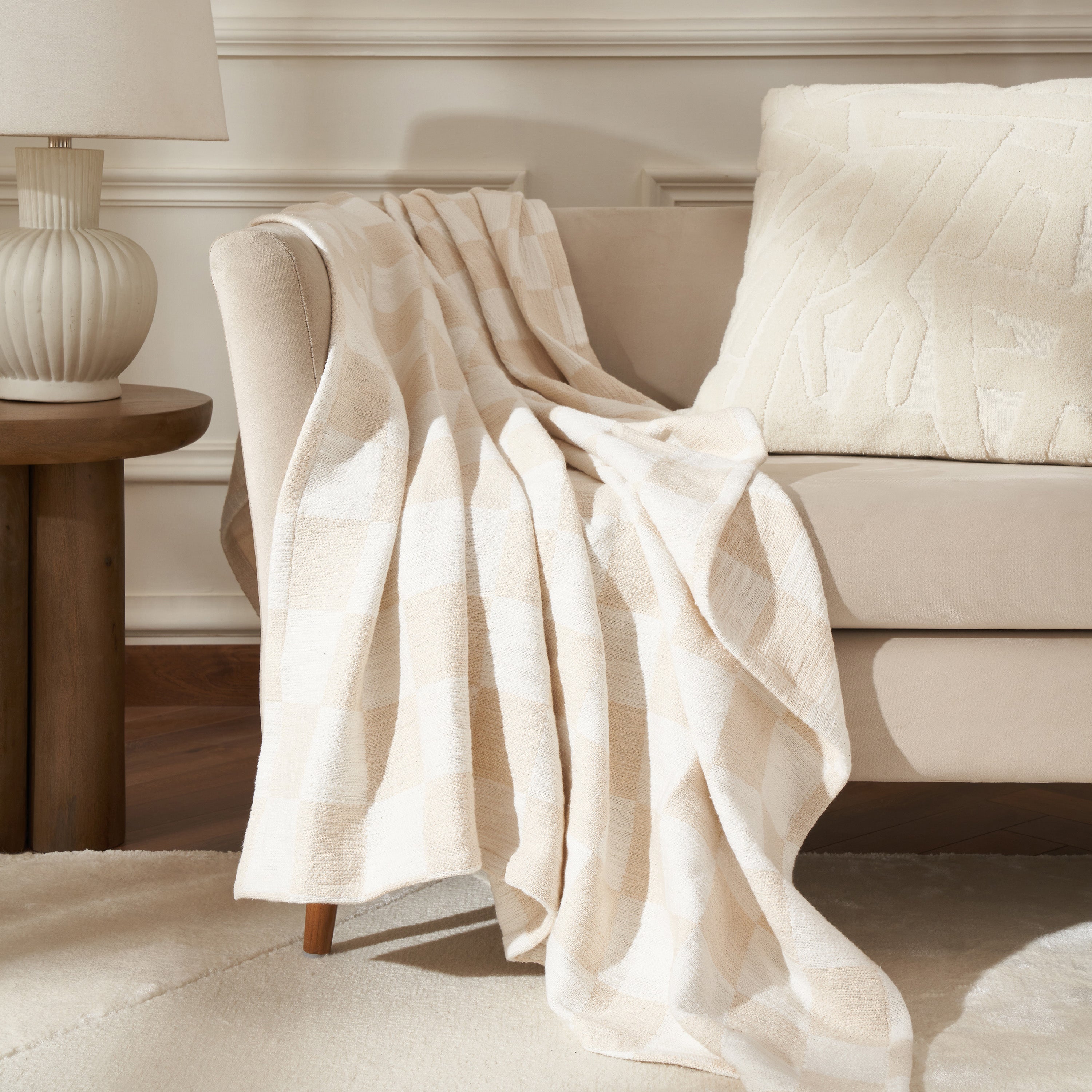 Renwil Grandi 70 x50 Throw - Ivory